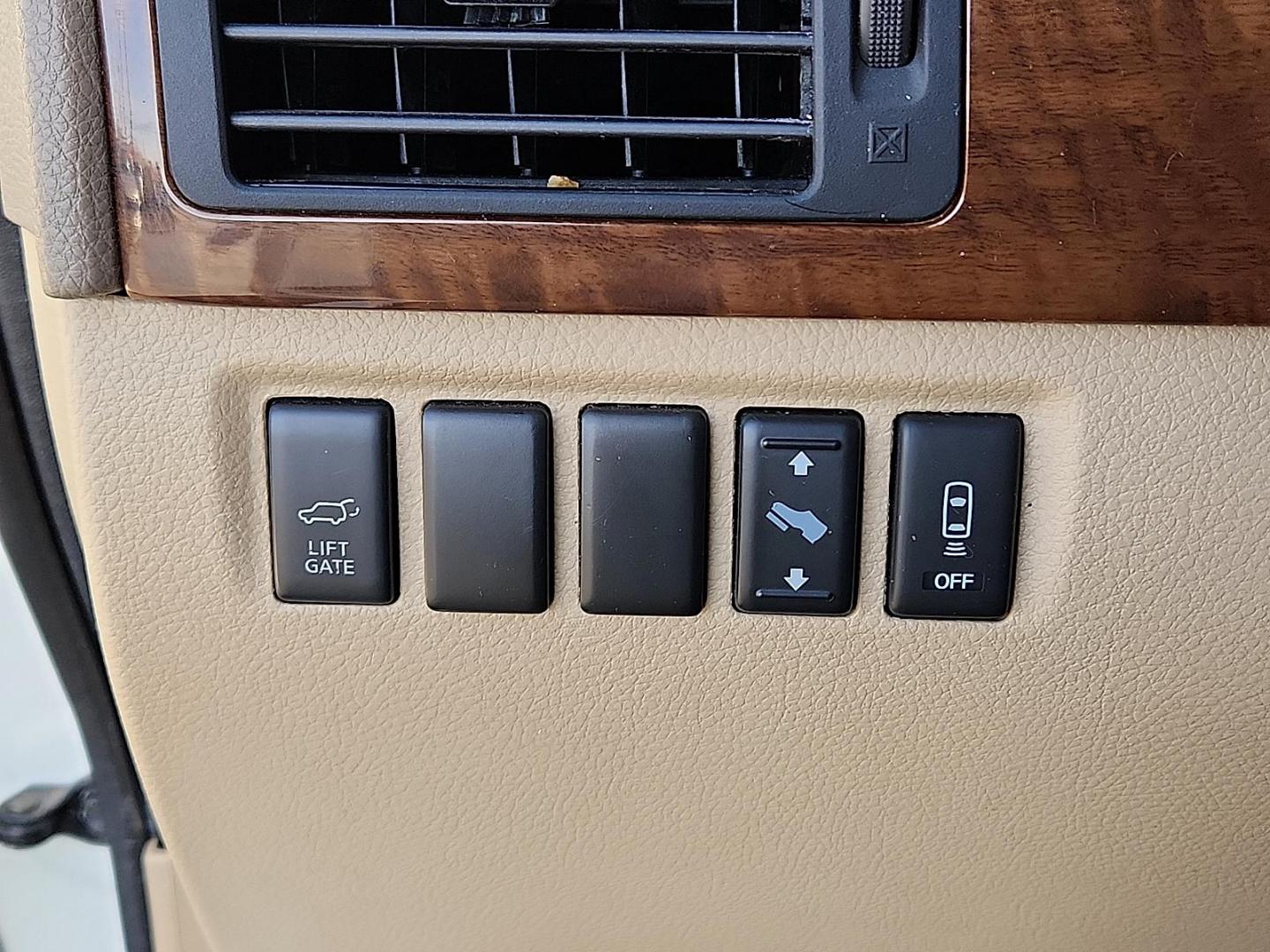 2015 WHITE Nissan Armada SL (5N1BA0ND6FN) with an Endurance 5.6L V-8 DOHC, variable valve control, regular unleaded, engine with 317HP engine, located at 4711 Ave Q, Lubbock, TX, 79412, (806) 687-2362, 33.551304, -101.855293 - Photo#16