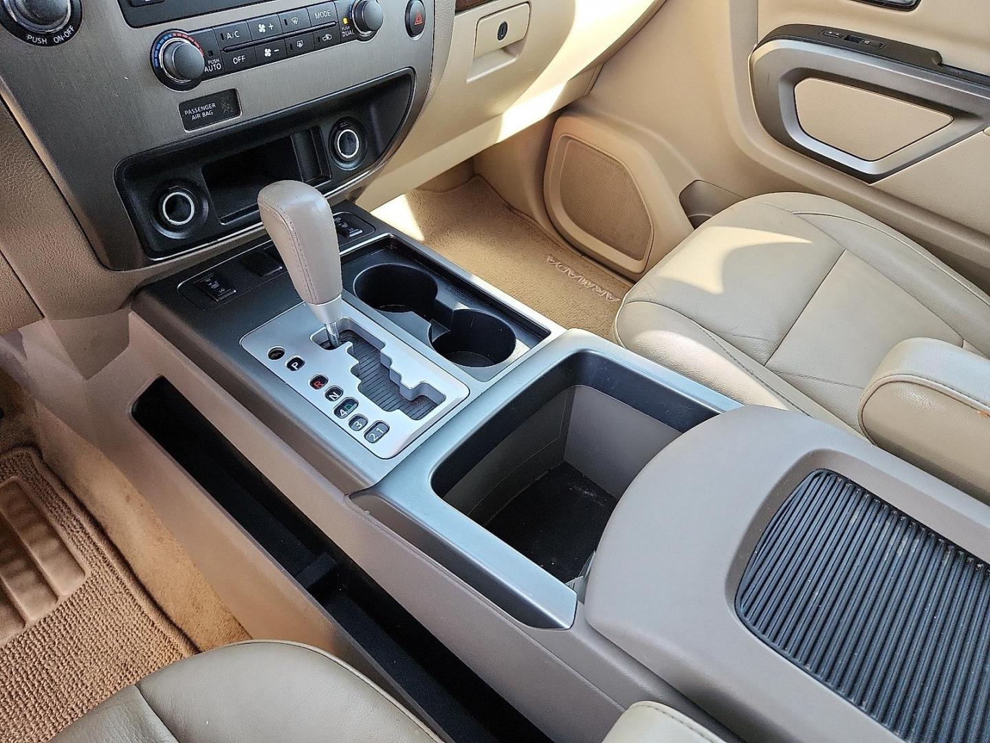 2015 WHITE Nissan Armada SL (5N1BA0ND6FN) with an Endurance 5.6L V-8 DOHC, variable valve control, regular unleaded, engine with 317HP engine, located at 4711 Ave Q, Lubbock, TX, 79412, (806) 687-2362, 33.551304, -101.855293 - Photo#18