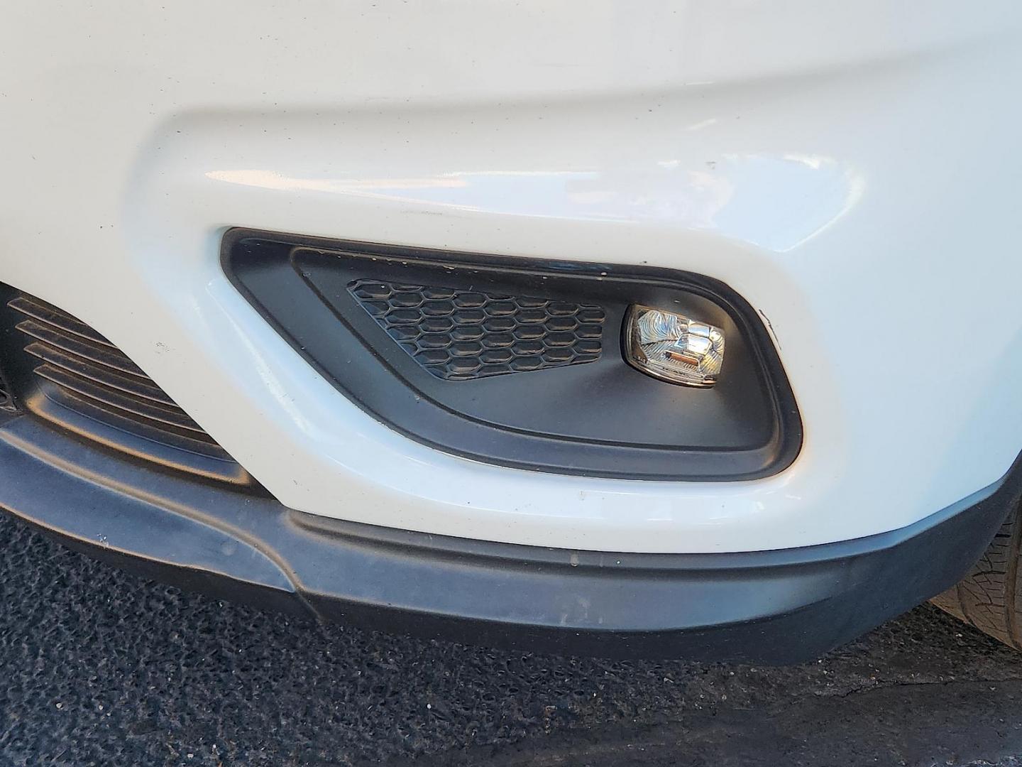 2019 WHITE Jeep Cherokee Latitude Plus FWD (1C4PJLLB0KD) with an MultiAir2 Tigershark 2.4L I-4 variable valve control, regular unleaded, engine with 180HP engine, located at 4711 Ave Q, Lubbock, TX, 79412, (806) 687-2362, 33.551304, -101.855293 - Photo#6