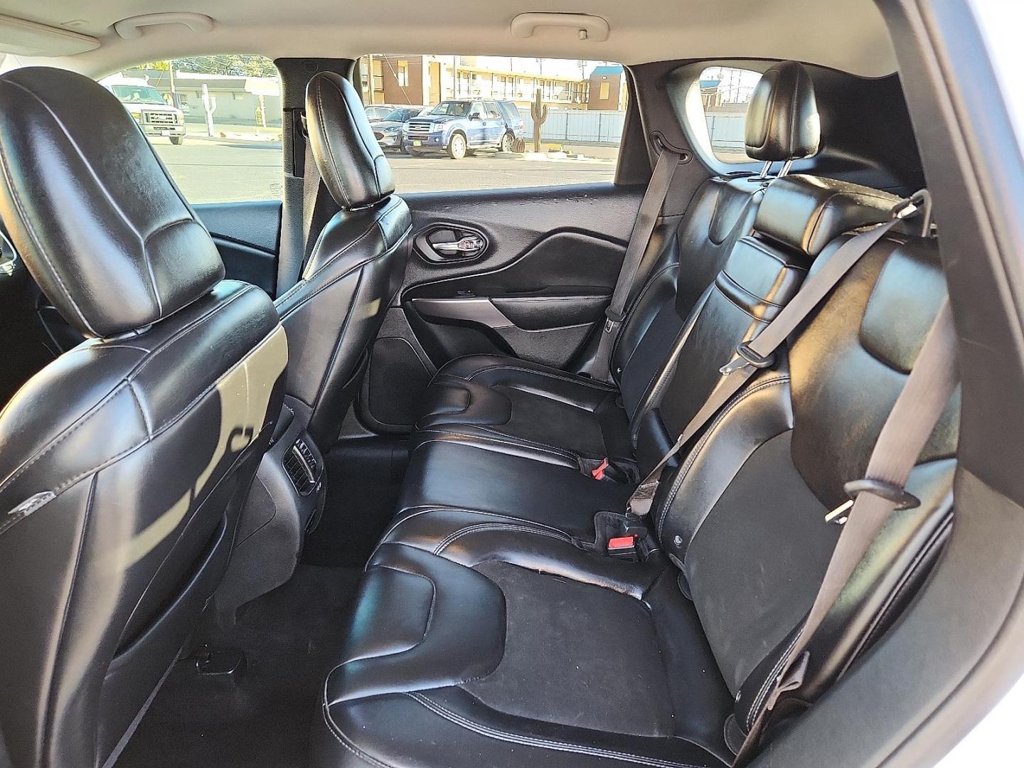 2019 WHITE Jeep Cherokee Latitude Plus FWD (1C4PJLLB0KD) with an MultiAir2 Tigershark 2.4L I-4 variable valve control, regular unleaded, engine with 180HP engine, located at 4711 Ave Q, Lubbock, TX, 79412, (806) 687-2362, 33.551304, -101.855293 - Photo#11