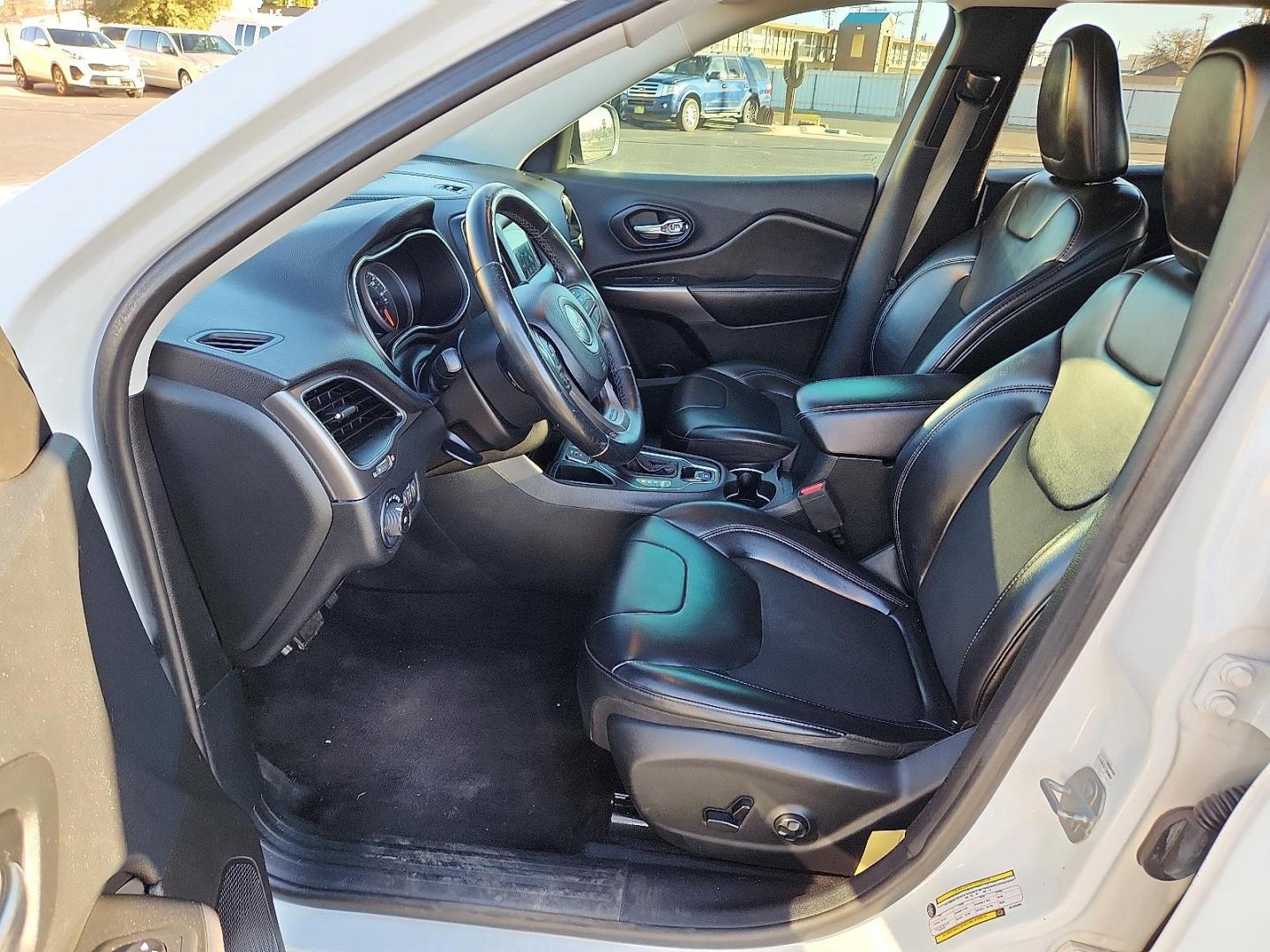 2019 WHITE Jeep Cherokee Latitude Plus FWD (1C4PJLLB0KD) with an MultiAir2 Tigershark 2.4L I-4 variable valve control, regular unleaded, engine with 180HP engine, located at 4711 Ave Q, Lubbock, TX, 79412, (806) 687-2362, 33.551304, -101.855293 - Photo#14