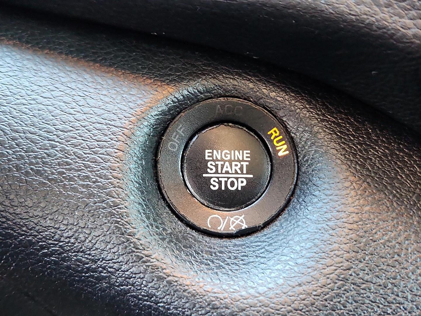 2019 WHITE Jeep Cherokee Latitude Plus FWD (1C4PJLLB0KD) with an MultiAir2 Tigershark 2.4L I-4 variable valve control, regular unleaded, engine with 180HP engine, located at 4711 Ave Q, Lubbock, TX, 79412, (806) 687-2362, 33.551304, -101.855293 - Photo#19