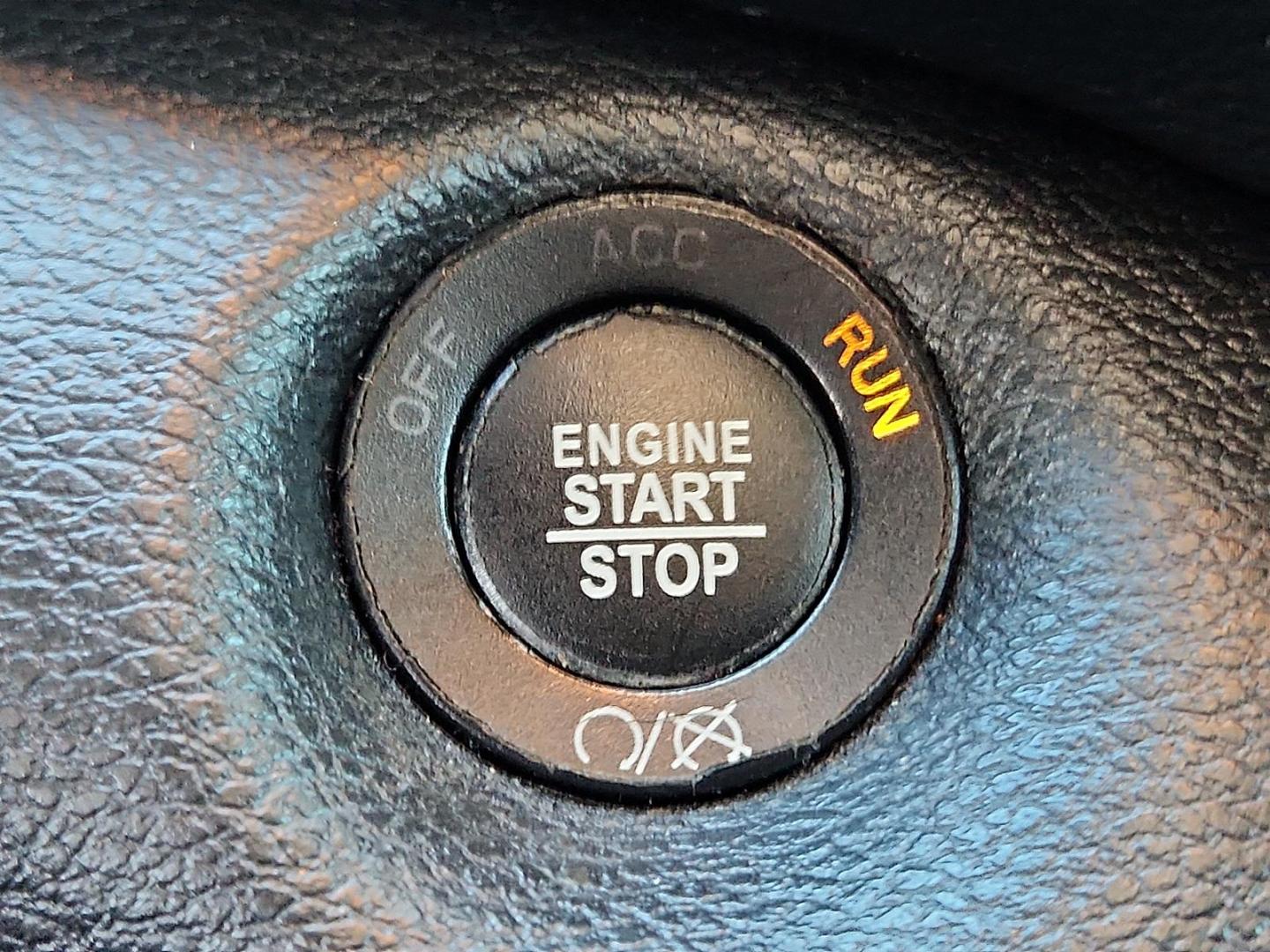 2019 WHITE Jeep Cherokee Latitude Plus FWD (1C4PJLLB0KD) with an MultiAir2 Tigershark 2.4L I-4 variable valve control, regular unleaded, engine with 180HP engine, located at 4711 Ave Q, Lubbock, TX, 79412, (806) 687-2362, 33.551304, -101.855293 - Photo#27