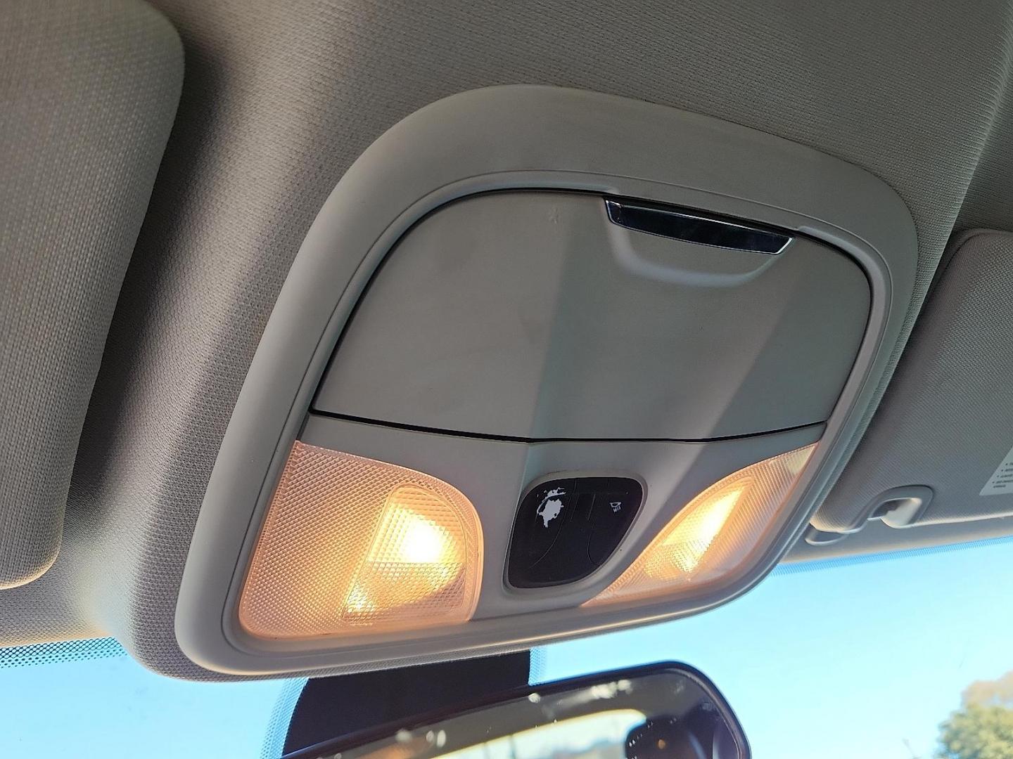 2019 WHITE Jeep Cherokee Latitude Plus FWD (1C4PJLLB0KD) with an MultiAir2 Tigershark 2.4L I-4 variable valve control, regular unleaded, engine with 180HP engine, located at 4711 Ave Q, Lubbock, TX, 79412, (806) 687-2362, 33.551304, -101.855293 - Photo#28