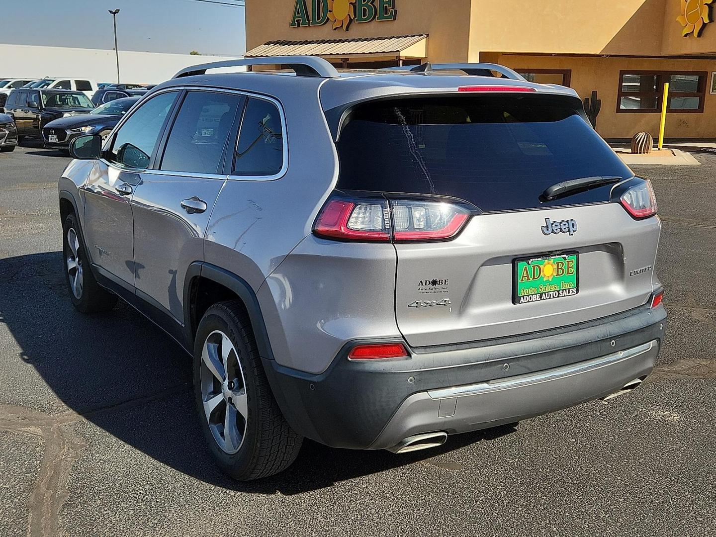 2021 SILVER Jeep Cherokee Limited 4X4 (1C4PJMDX1MD) with an Pentastar 3.2L V-6 DOHC, regular unleaded, engine with 271HP engine, located at 4711 Ave Q, Lubbock, TX, 79412, (806) 687-2362, 33.551304, -101.855293 - Photo#2