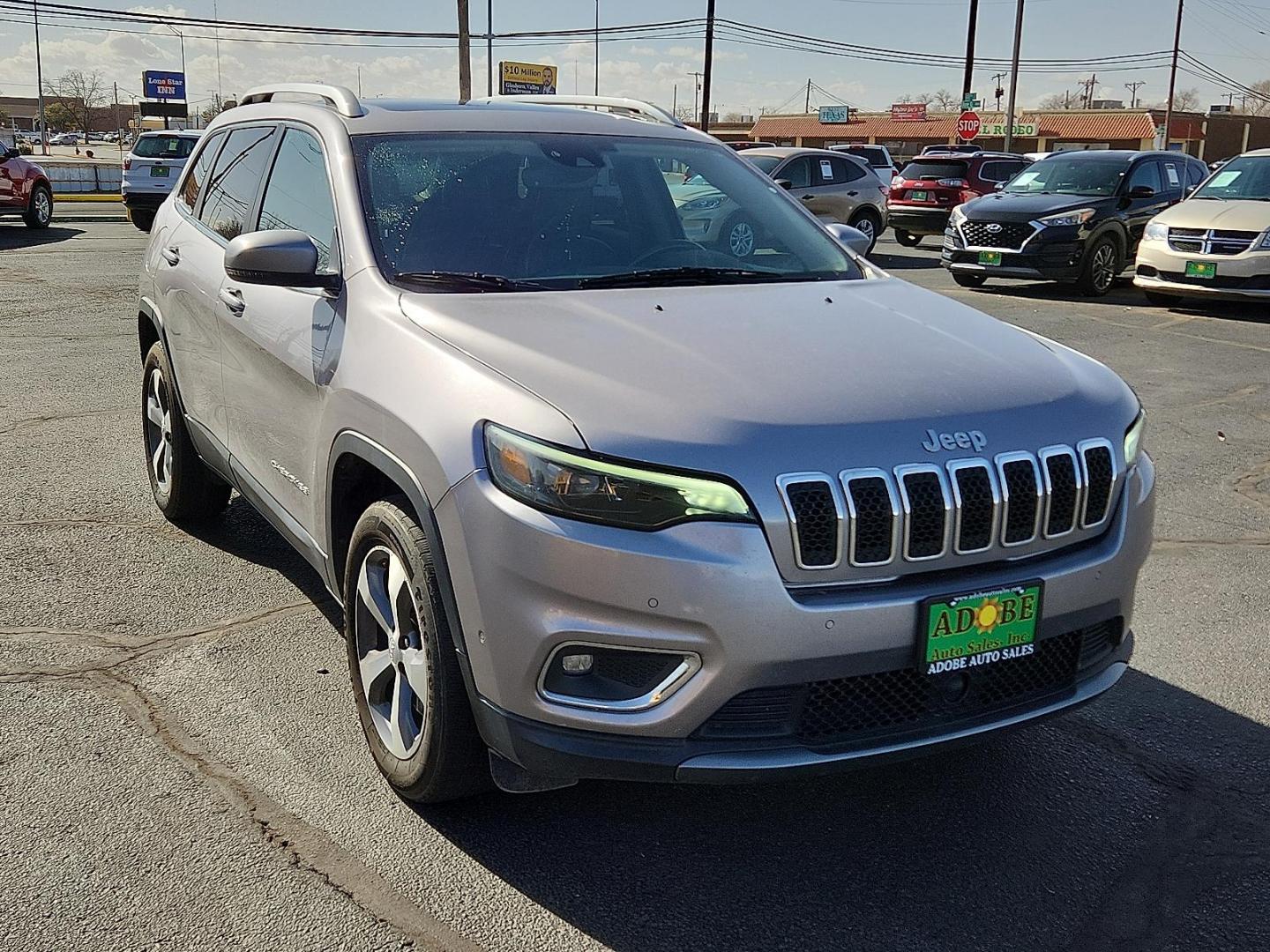 2021 SILVER Jeep Cherokee Limited 4X4 (1C4PJMDX1MD) with an Pentastar 3.2L V-6 DOHC, regular unleaded, engine with 271HP engine, located at 4711 Ave Q, Lubbock, TX, 79412, (806) 687-2362, 33.551304, -101.855293 - Photo#5