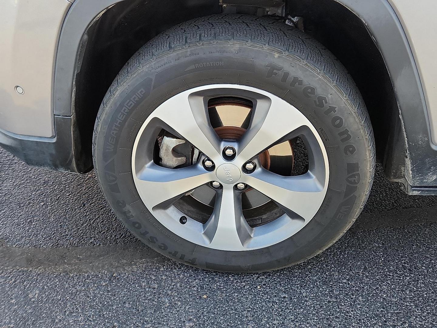 2021 SILVER Jeep Cherokee Limited 4X4 (1C4PJMDX1MD) with an Pentastar 3.2L V-6 DOHC, regular unleaded, engine with 271HP engine, located at 4711 Ave Q, Lubbock, TX, 79412, (806) 687-2362, 33.551304, -101.855293 - Photo#6