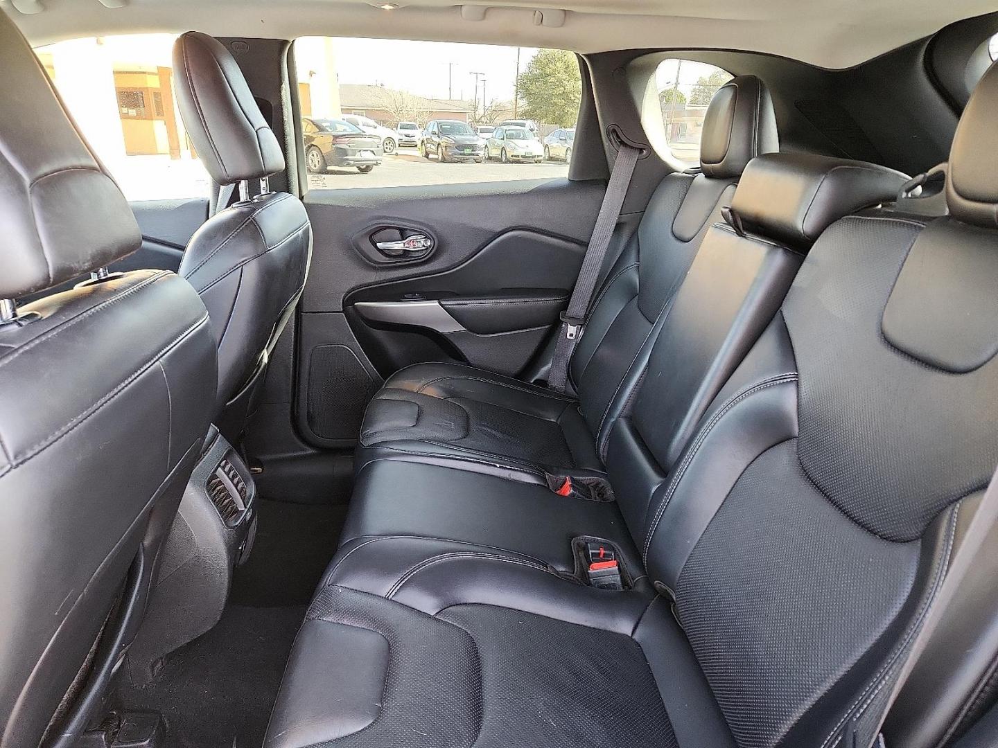 2021 SILVER Jeep Cherokee Limited 4X4 (1C4PJMDX1MD) with an Pentastar 3.2L V-6 DOHC, regular unleaded, engine with 271HP engine, located at 4711 Ave Q, Lubbock, TX, 79412, (806) 687-2362, 33.551304, -101.855293 - Photo#8