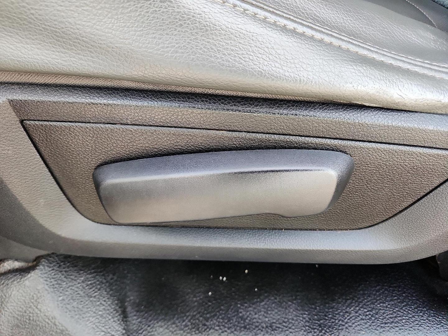 2014 GOLD Ram 1500 Tradesman (3C6JR7DG0EG) with an 3.6L V-6 DOHC, variable valve control, regular unleaded, engine with 305HP engine, located at 4711 Ave Q, Lubbock, TX, 79412, (806) 687-2362, 33.551304, -101.855293 - Photo#9