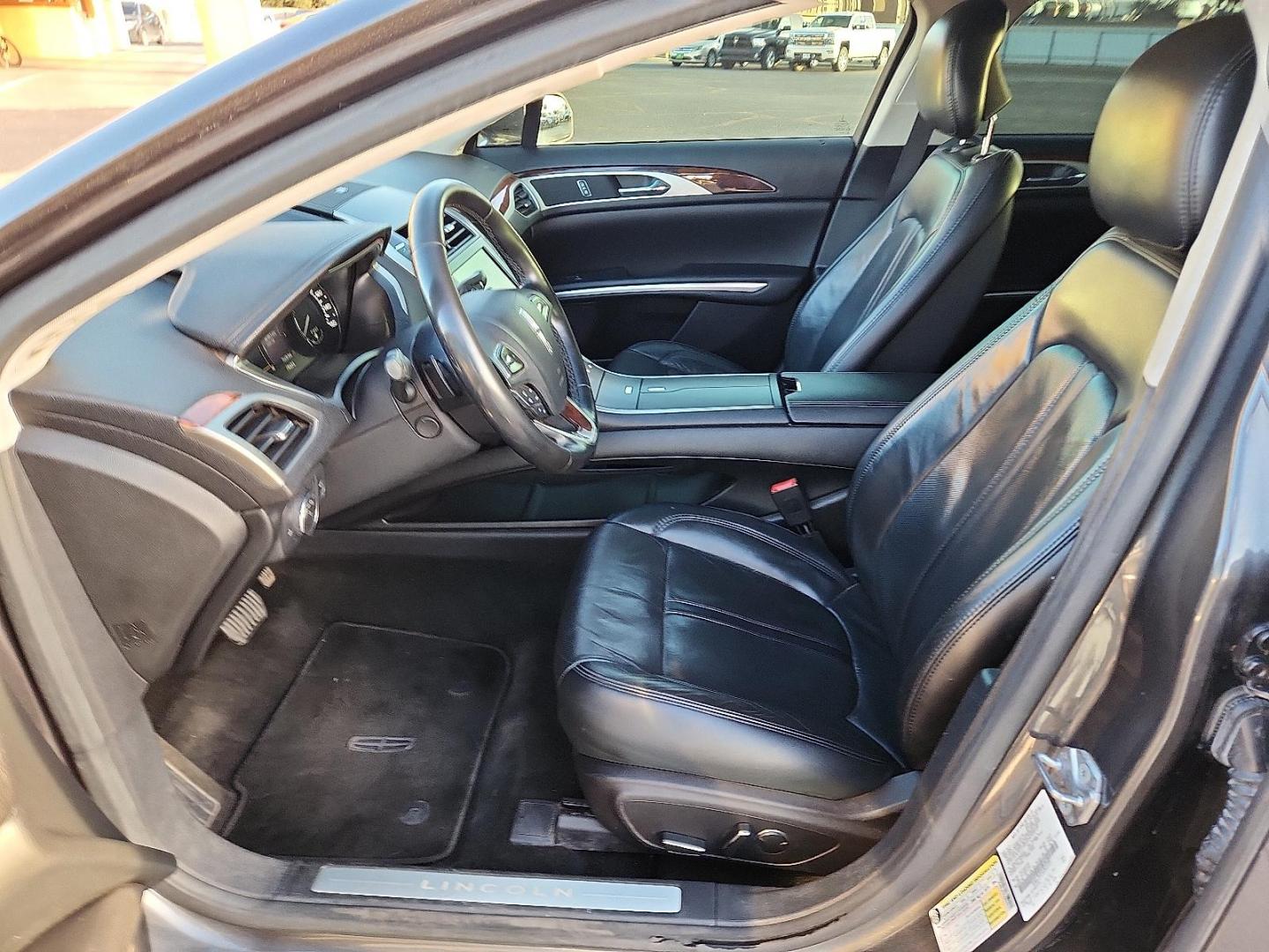 2016 GRAY Lincoln MKZ (3LN6L2G95GR) with an EcoBoost 2L I-4 gasoline direct injection, DOHC, variable valve control, intercooled turbo, premium unleaded, engine with 240HP engine, located at 4711 Ave Q, Lubbock, TX, 79412, (806) 687-2362, 33.551304, -101.855293 - Photo#11