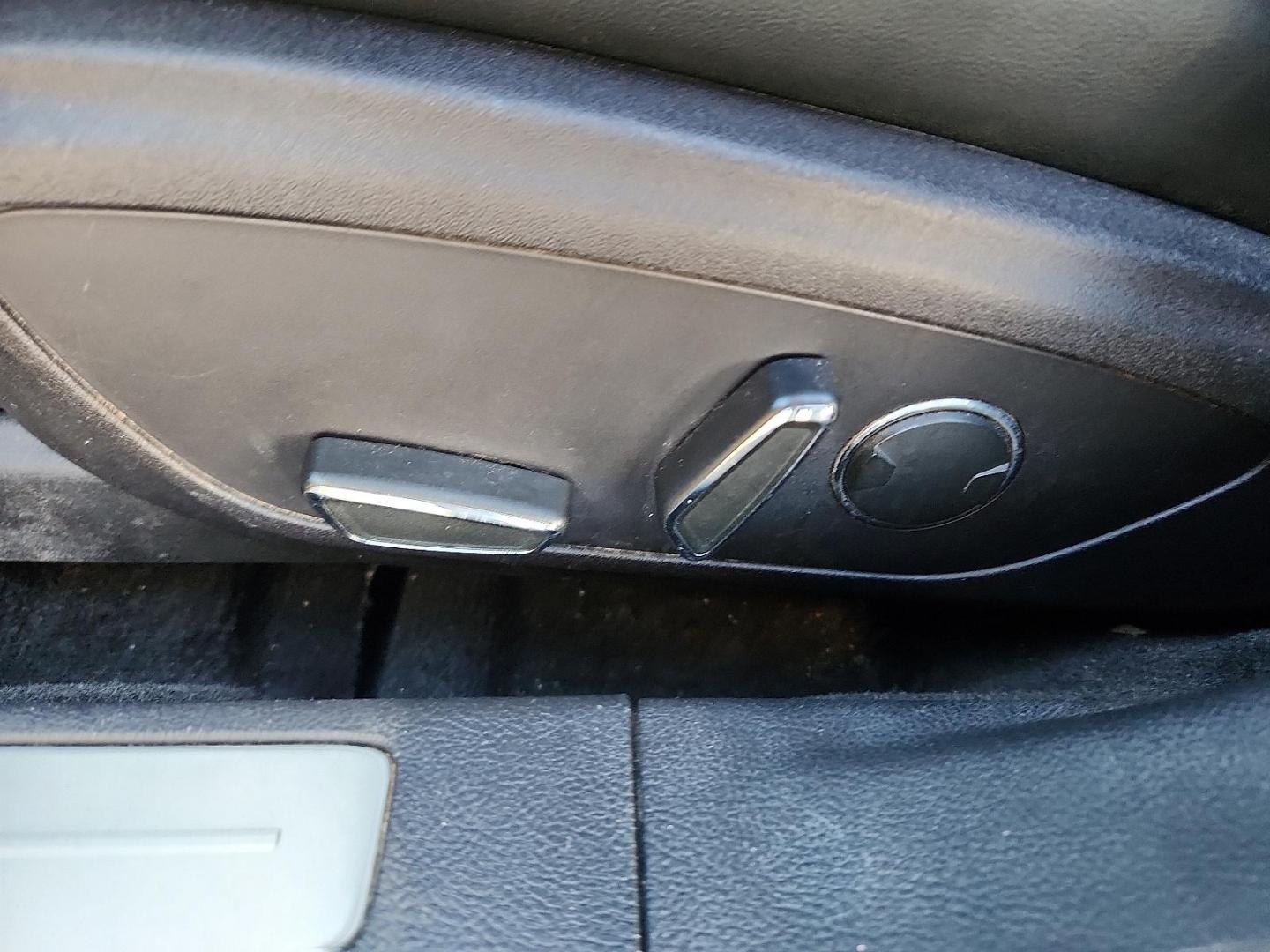 2016 GRAY Lincoln MKZ (3LN6L2G95GR) with an EcoBoost 2L I-4 gasoline direct injection, DOHC, variable valve control, intercooled turbo, premium unleaded, engine with 240HP engine, located at 4711 Ave Q, Lubbock, TX, 79412, (806) 687-2362, 33.551304, -101.855293 - Photo#12