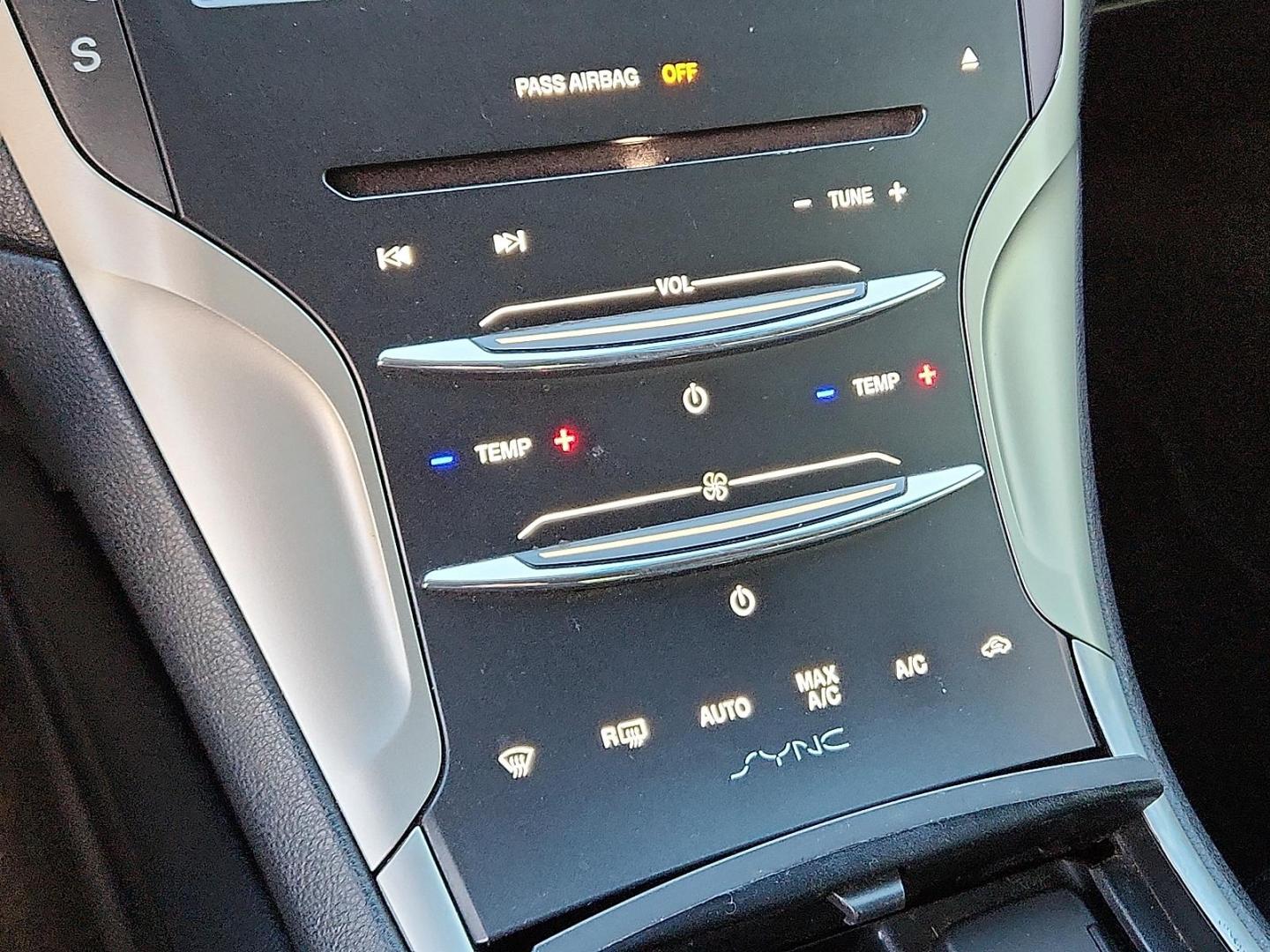 2016 GRAY Lincoln MKZ (3LN6L2G95GR) with an EcoBoost 2L I-4 gasoline direct injection, DOHC, variable valve control, intercooled turbo, premium unleaded, engine with 240HP engine, located at 4711 Ave Q, Lubbock, TX, 79412, (806) 687-2362, 33.551304, -101.855293 - Photo#16