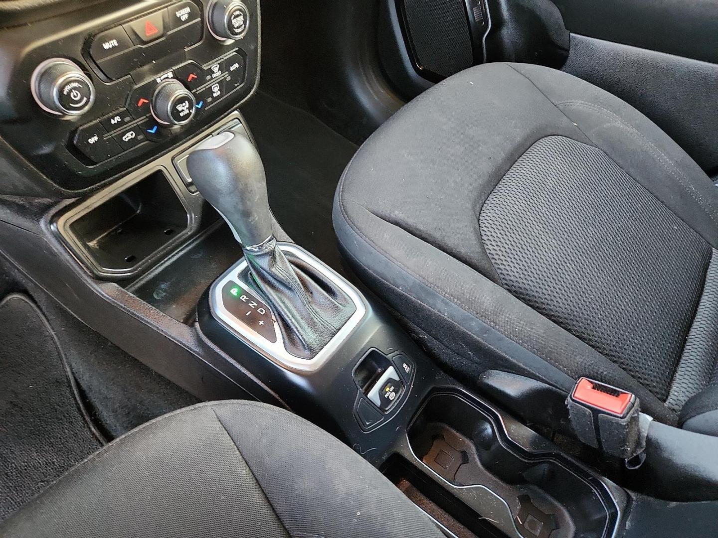 2019 RED Jeep Renegade Altitude FWD (ZACNJABB8KP) with an Tigershark MultiAir 2.4L I-4 variable valve control, regular unleaded, engine with 180HP engine, located at 4711 Ave Q, Lubbock, TX, 79412, (806) 687-2362, 33.551304, -101.855293 - Photo#17