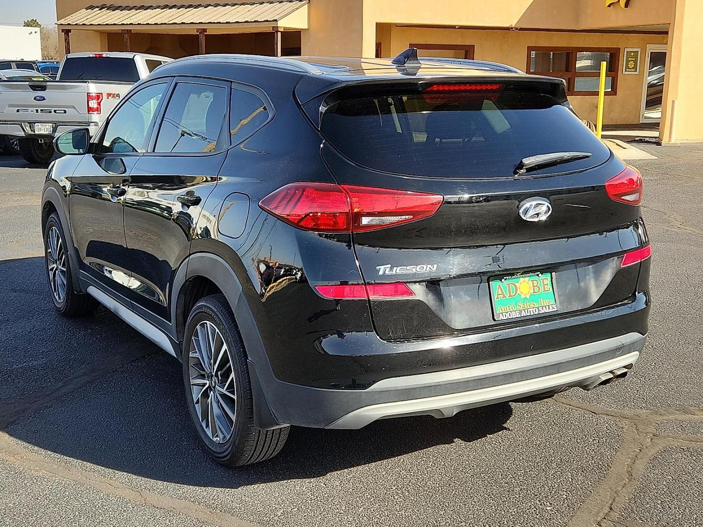 2019 BLACK Hyundai Tucson SEL (KM8J33AL3KU) with an Theta 2.4L I-4 gasoline direct injection, DOHC, CVVT variable valve control, regular unleaded, engine with 181HP engine, located at 4711 Ave Q, Lubbock, TX, 79412, (806) 687-2362, 33.551304, -101.855293 - Photo#2