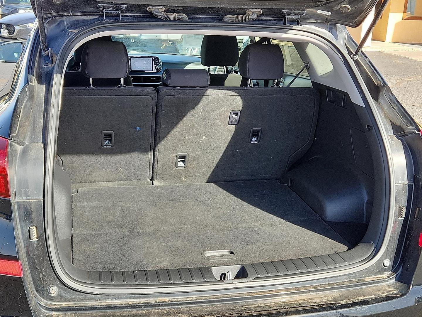 2019 BLACK Hyundai Tucson SEL (KM8J33AL3KU) with an Theta 2.4L I-4 gasoline direct injection, DOHC, CVVT variable valve control, regular unleaded, engine with 181HP engine, located at 4711 Ave Q, Lubbock, TX, 79412, (806) 687-2362, 33.551304, -101.855293 - Photo#7