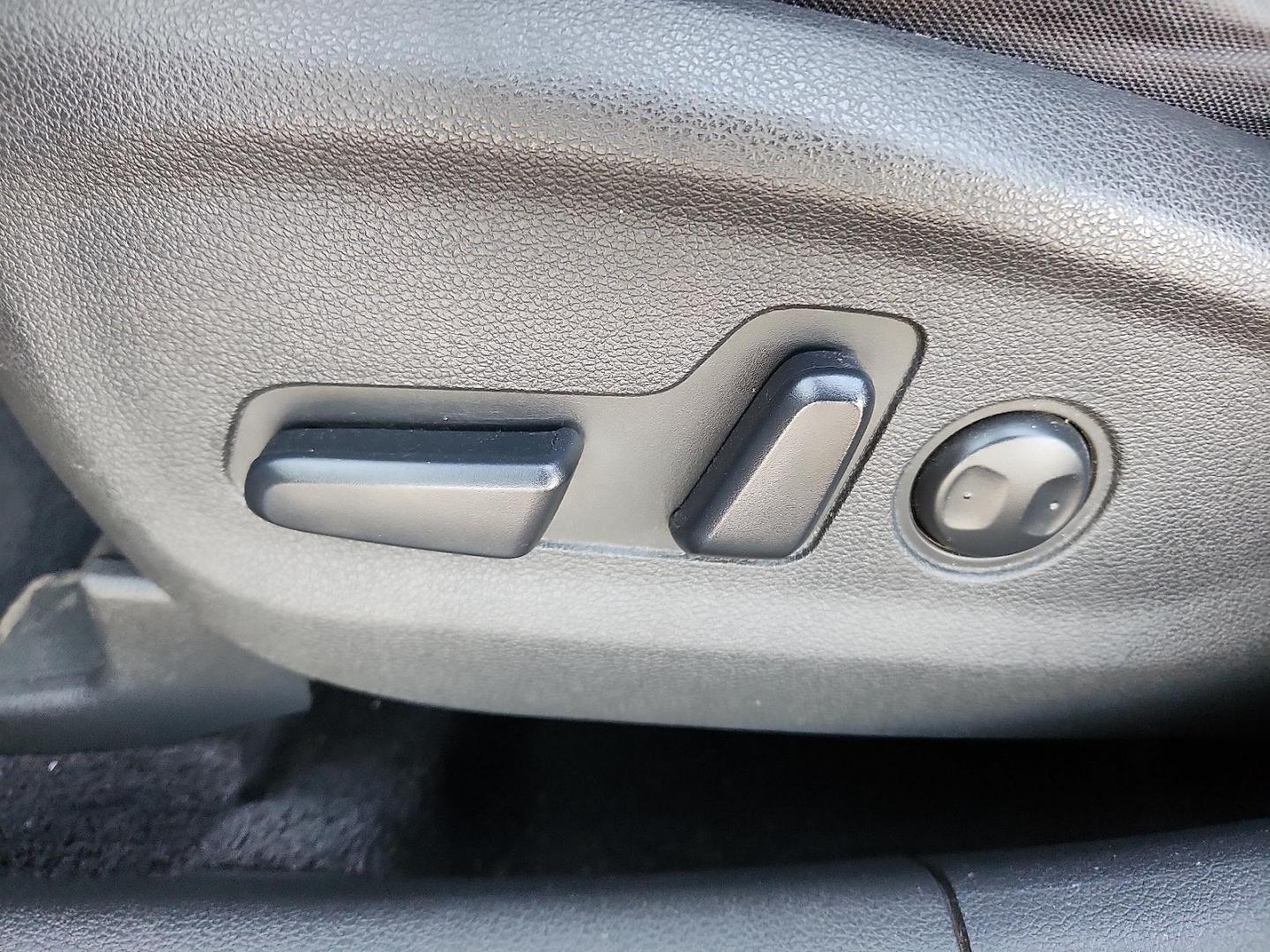 2019 BLACK Hyundai Tucson SEL (KM8J33AL3KU) with an Theta 2.4L I-4 gasoline direct injection, DOHC, CVVT variable valve control, regular unleaded, engine with 181HP engine, located at 4711 Ave Q, Lubbock, TX, 79412, (806) 687-2362, 33.551304, -101.855293 - Photo#11