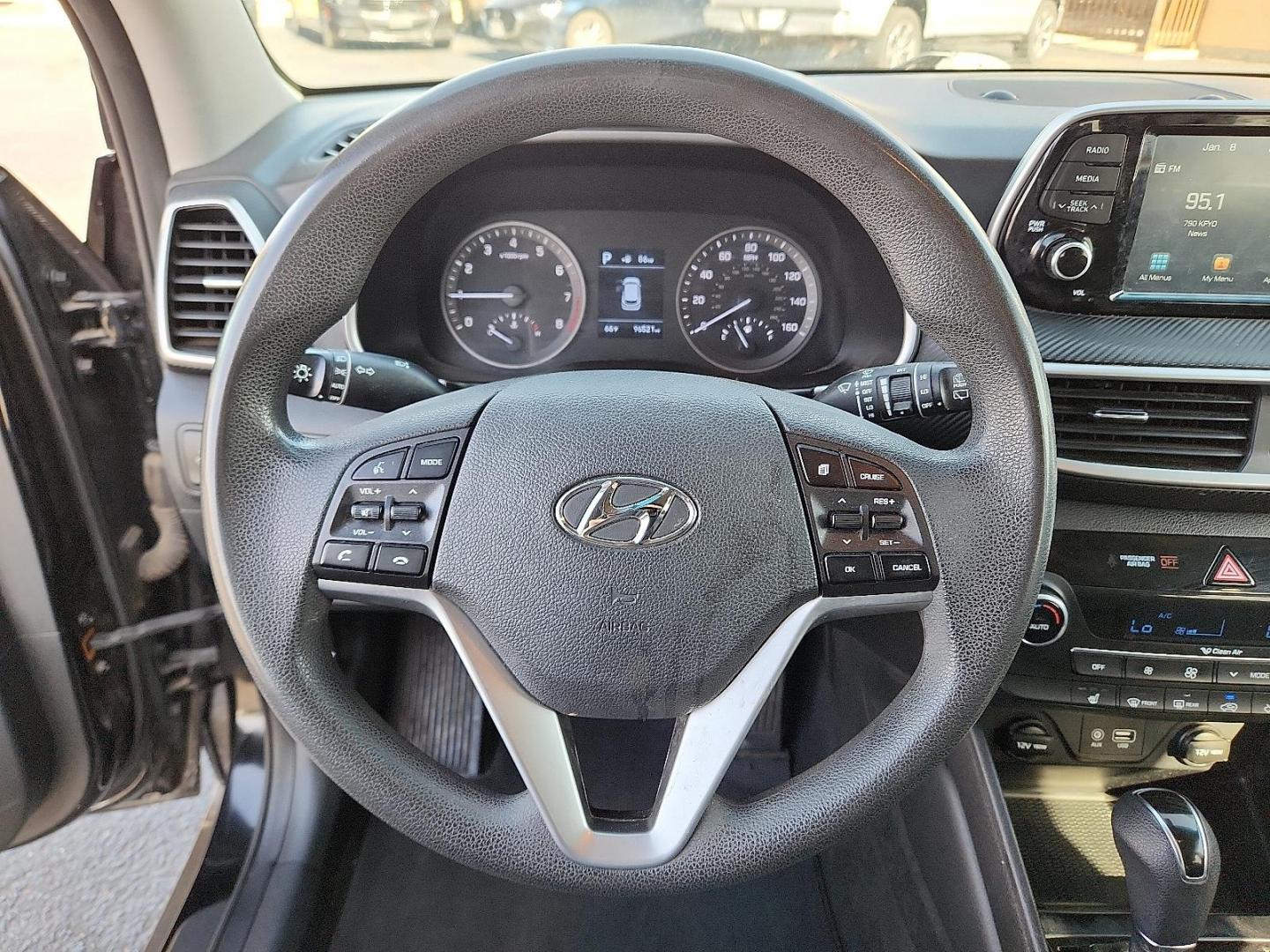 2019 BLACK Hyundai Tucson SEL (KM8J33AL3KU) with an Theta 2.4L I-4 gasoline direct injection, DOHC, CVVT variable valve control, regular unleaded, engine with 181HP engine, located at 4711 Ave Q, Lubbock, TX, 79412, (806) 687-2362, 33.551304, -101.855293 - Photo#17