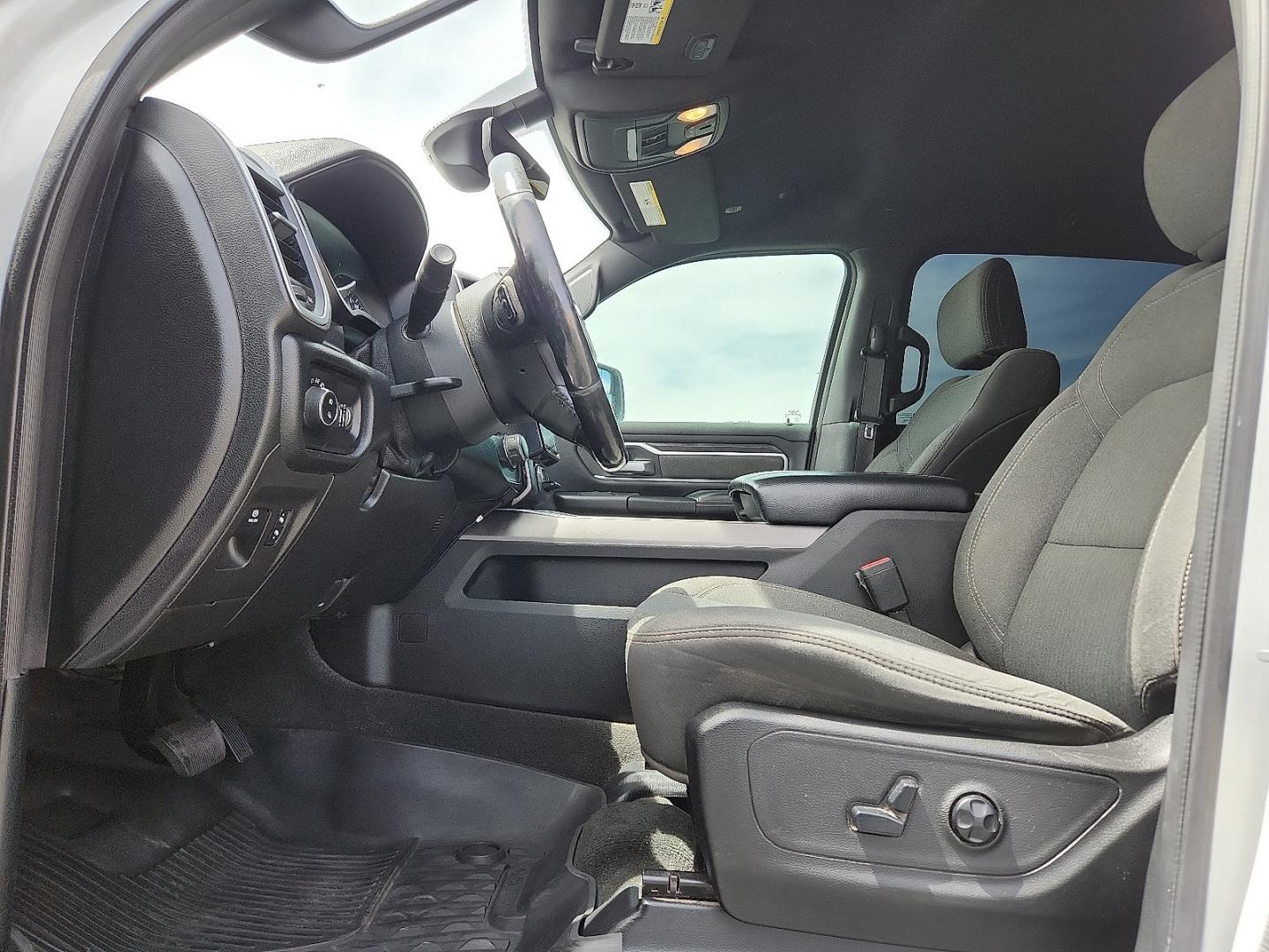 2019 WHITE /Black - X9 Ram 1500 Big Horn/Lone Star Crew Cab 4x2 5'7" Box (1C6RREFT8KN) with an HEMI 5.7L V-8 variable valve control, regular unleaded, engine with cylinder deactivation and 395HP engine, located at 4711 Ave Q, Lubbock, TX, 79412, (806) 687-2362, 33.551304, -101.855293 - Photo#17