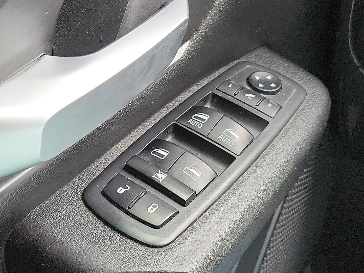 2019 WHITE /Black - X9 Ram 1500 Big Horn/Lone Star Crew Cab 4x2 5'7" Box (1C6RREFT8KN) with an HEMI 5.7L V-8 variable valve control, regular unleaded, engine with cylinder deactivation and 395HP engine, located at 4711 Ave Q, Lubbock, TX, 79412, (806) 687-2362, 33.551304, -101.855293 - Photo#23