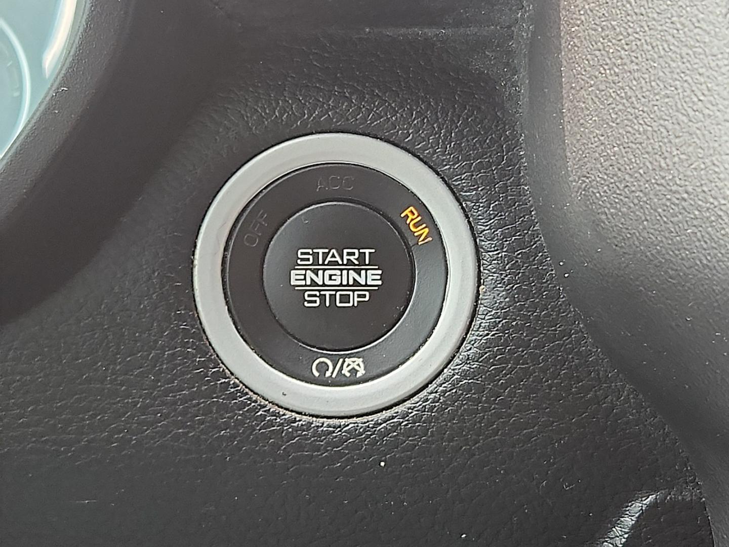 2019 WHITE /Black - X9 Ram 1500 Big Horn/Lone Star Crew Cab 4x2 5'7" Box (1C6RREFT8KN) with an HEMI 5.7L V-8 variable valve control, regular unleaded, engine with cylinder deactivation and 395HP engine, located at 4711 Ave Q, Lubbock, TX, 79412, (806) 687-2362, 33.551304, -101.855293 - Photo#25