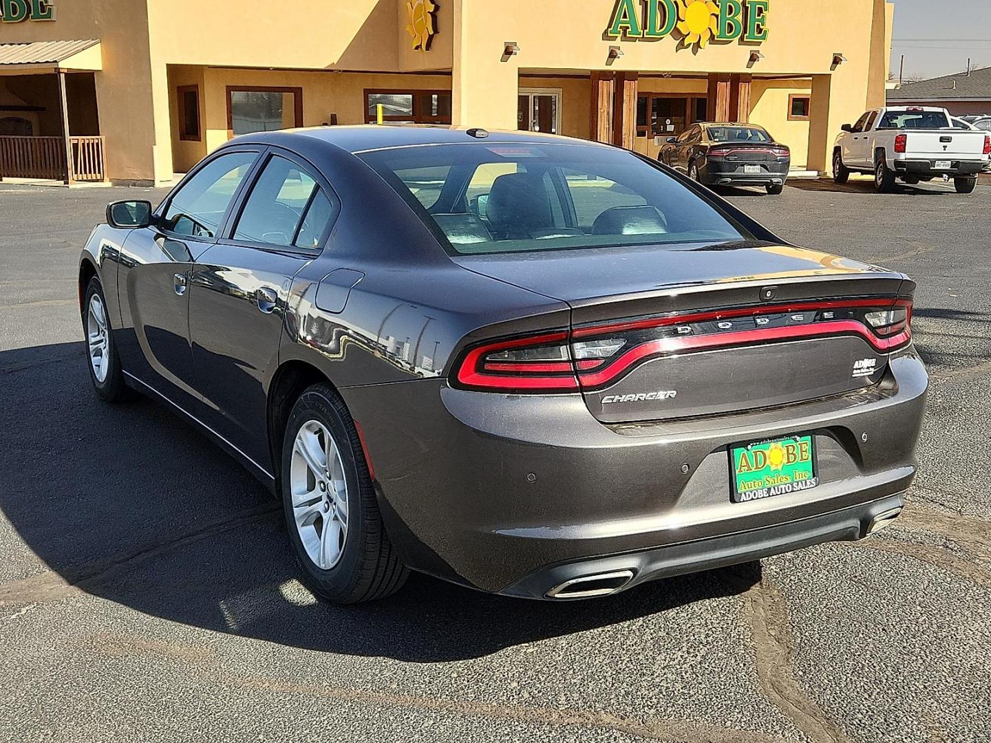 2021 GRAY Dodge Charger SXT RWD (2C3CDXBG6MH) with an Pentastar 3.6L V-6 DOHC, variable valve control, regular unleaded, engine with 292HP engine, located at 4711 Ave Q, Lubbock, TX, 79412, (806) 687-2362, 33.551304, -101.855293 - Photo#2