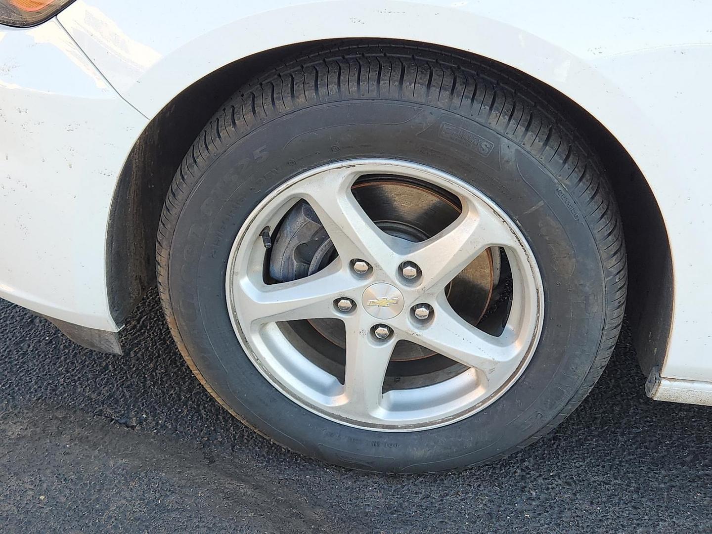2018 WHITE Chevrolet Malibu 1LS (1G1ZB5ST1JF) with an ECOTEC 1.5L I-4 gasoline direct injection, DOHC, VVT variable valve control, intercooled turbo, regular unleaded, engine with 160HP engine, located at 4711 Ave Q, Lubbock, TX, 79412, (806) 687-2362, 33.551304, -101.855293 - Photo#6