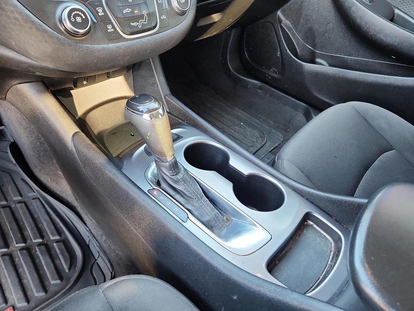 2018 WHITE Chevrolet Malibu 1LS (1G1ZB5ST1JF) with an ECOTEC 1.5L I-4 gasoline direct injection, DOHC, VVT variable valve control, intercooled turbo, regular unleaded, engine with 160HP engine, located at 4711 Ave Q, Lubbock, TX, 79412, (806) 687-2362, 33.551304, -101.855293 - Photo#17