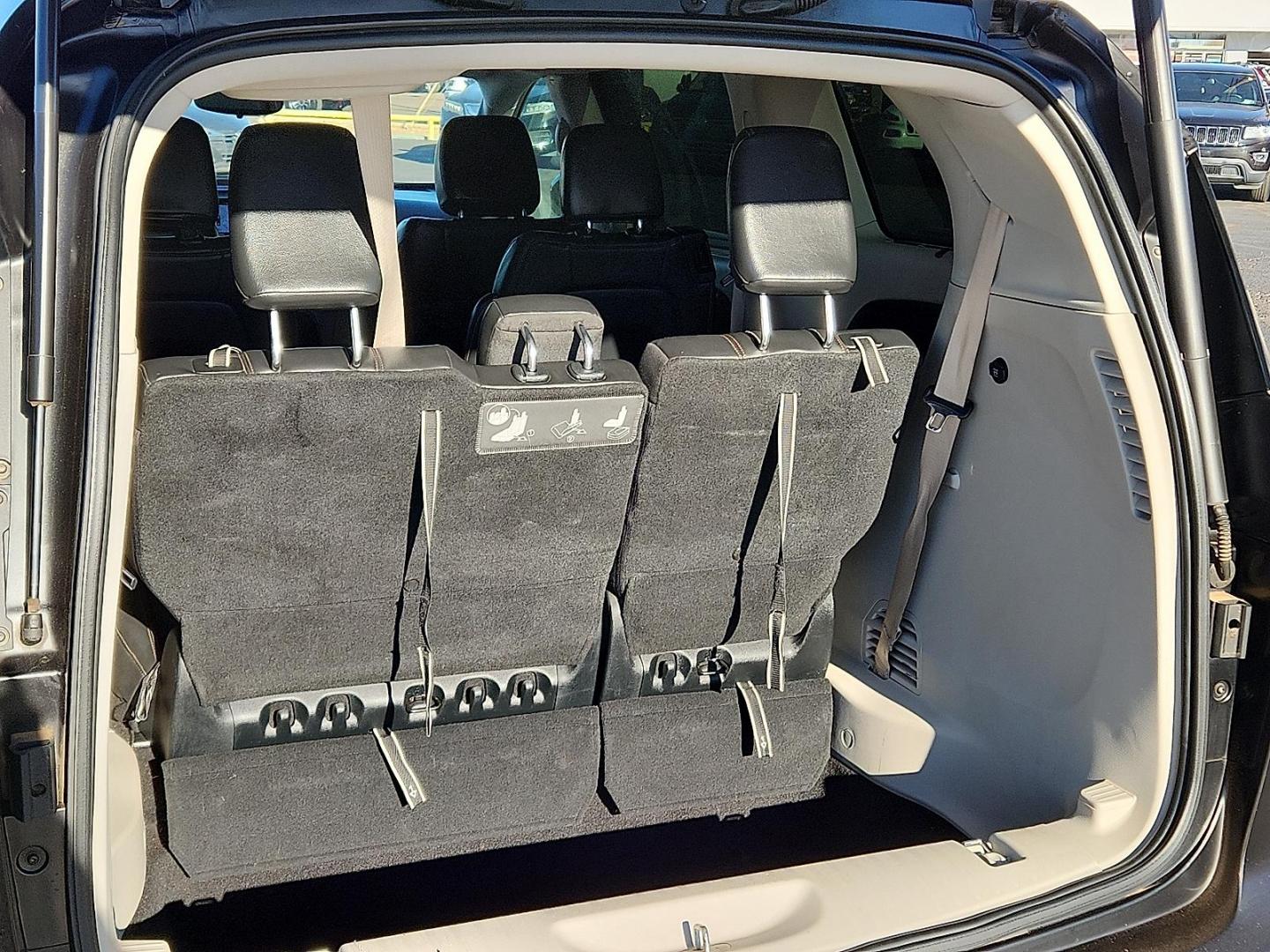 2017 BLACK Chrysler Pacifica Touring-L (2C4RC1BG1HR) with an Pentastar 3.6L V-6 DOHC, variable valve control, regular unleaded, engine with 287HP engine, located at 4711 Ave Q, Lubbock, TX, 79412, (806) 687-2362, 33.551304, -101.855293 - Photo#7