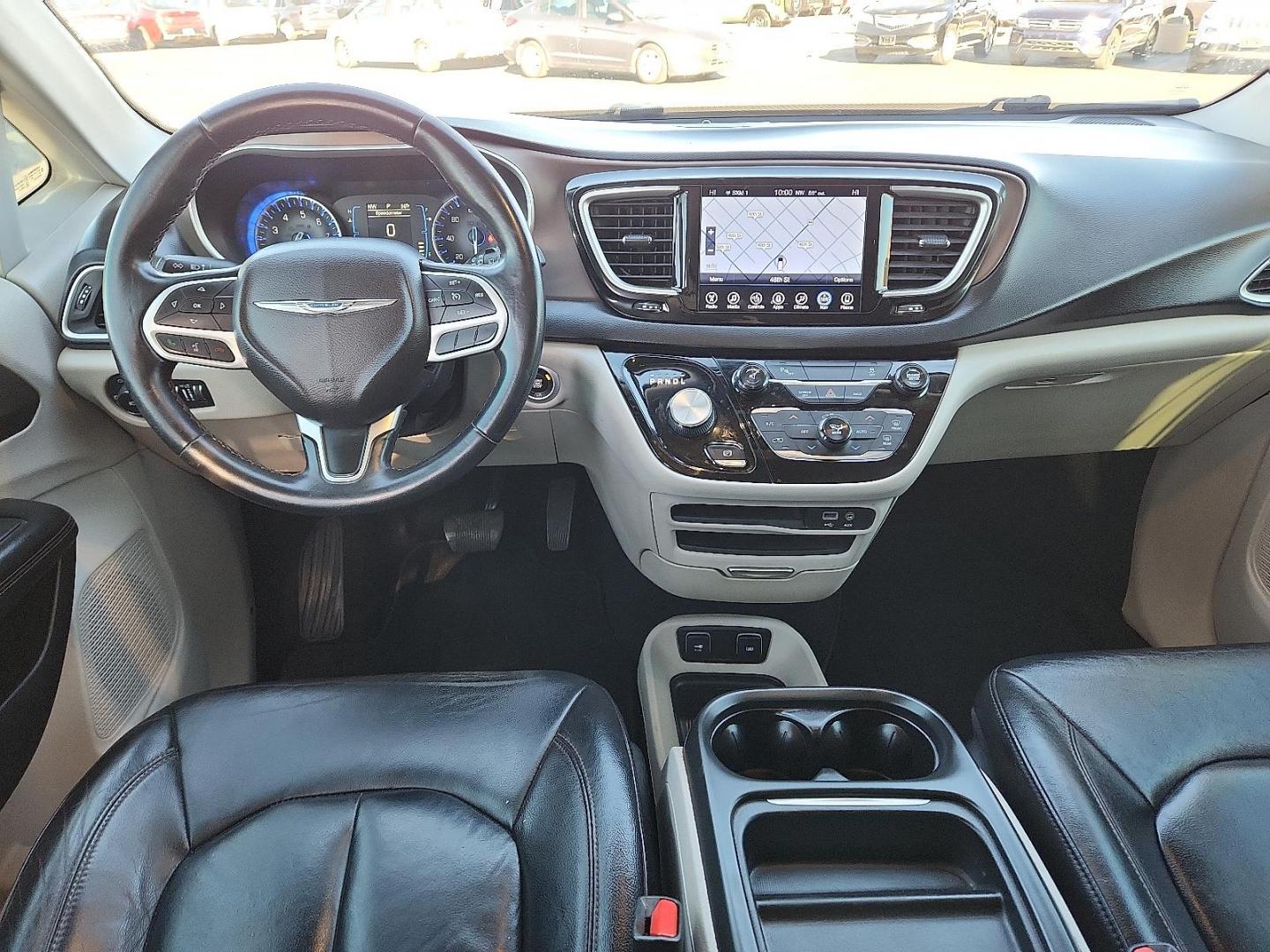 2017 BLACK Chrysler Pacifica Touring-L (2C4RC1BG1HR) with an Pentastar 3.6L V-6 DOHC, variable valve control, regular unleaded, engine with 287HP engine, located at 4711 Ave Q, Lubbock, TX, 79412, (806) 687-2362, 33.551304, -101.855293 - Photo#9