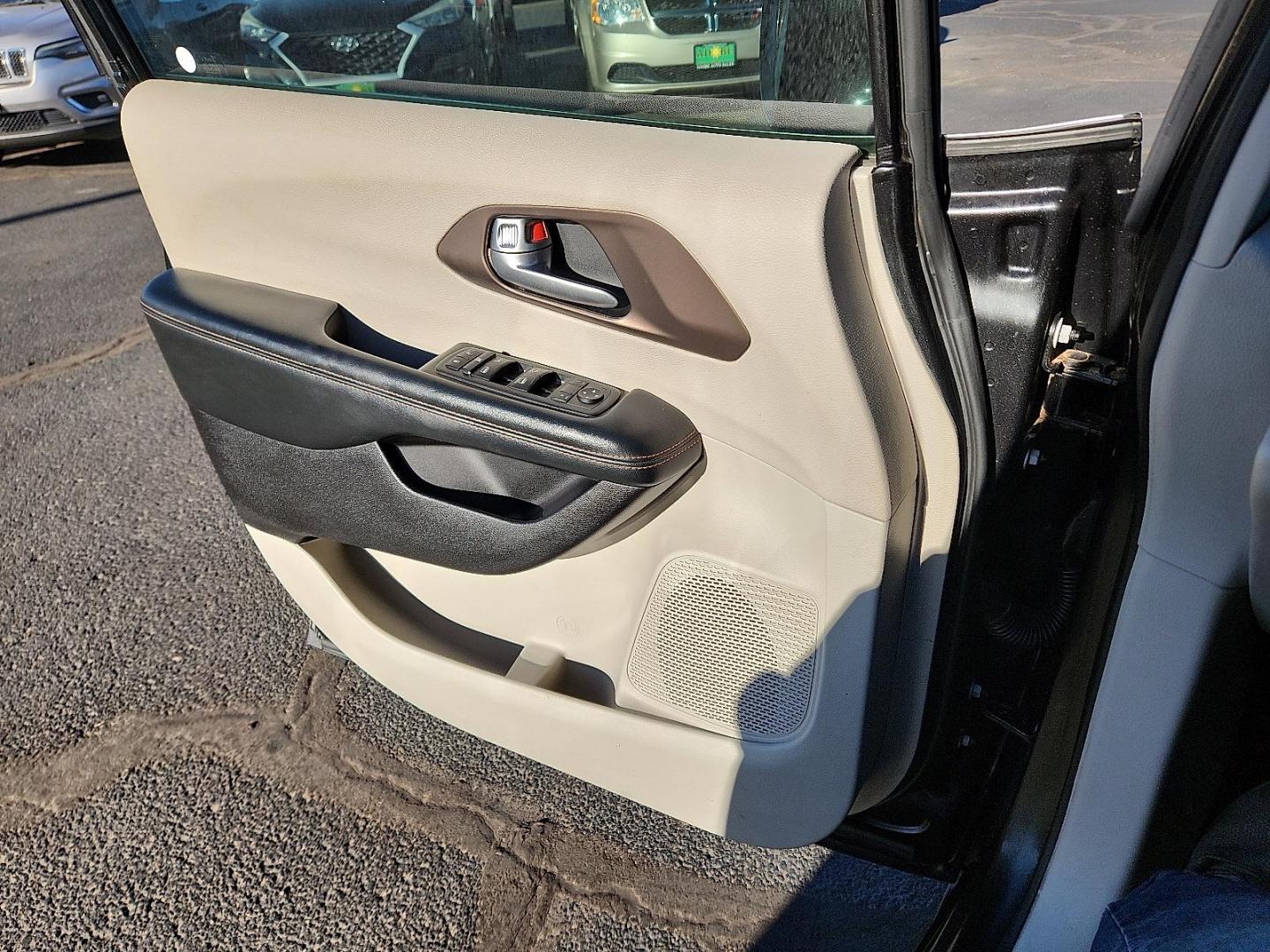 2017 BLACK Chrysler Pacifica Touring-L (2C4RC1BG1HR) with an Pentastar 3.6L V-6 DOHC, variable valve control, regular unleaded, engine with 287HP engine, located at 4711 Ave Q, Lubbock, TX, 79412, (806) 687-2362, 33.551304, -101.855293 - Photo#12