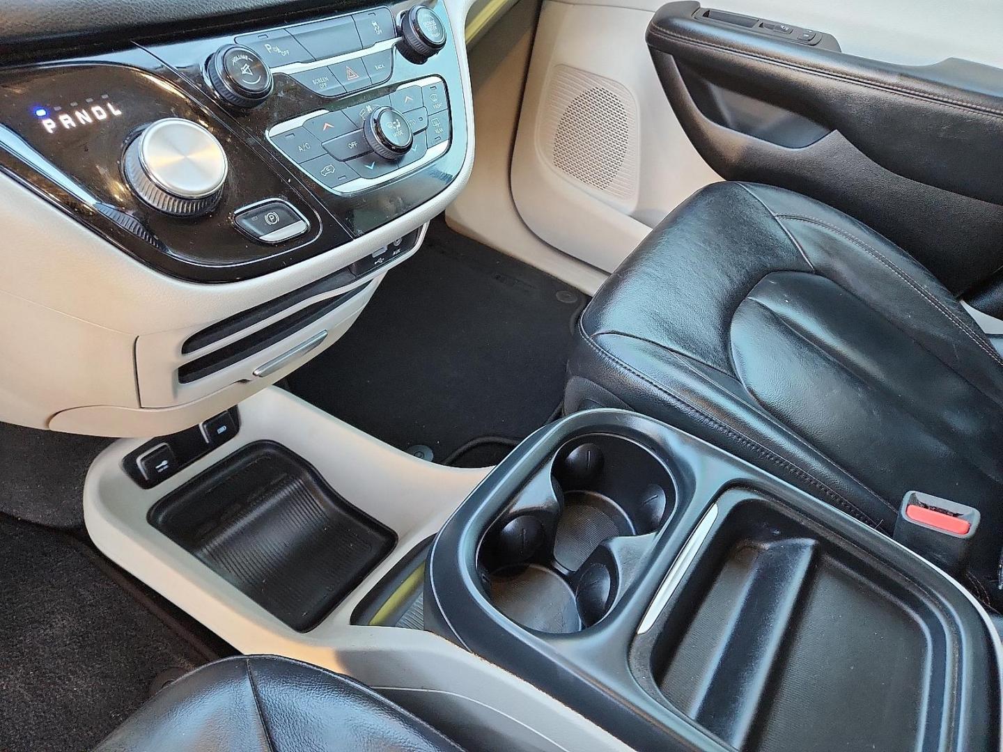 2017 BLACK Chrysler Pacifica Touring-L (2C4RC1BG1HR) with an Pentastar 3.6L V-6 DOHC, variable valve control, regular unleaded, engine with 287HP engine, located at 4711 Ave Q, Lubbock, TX, 79412, (806) 687-2362, 33.551304, -101.855293 - Photo#18