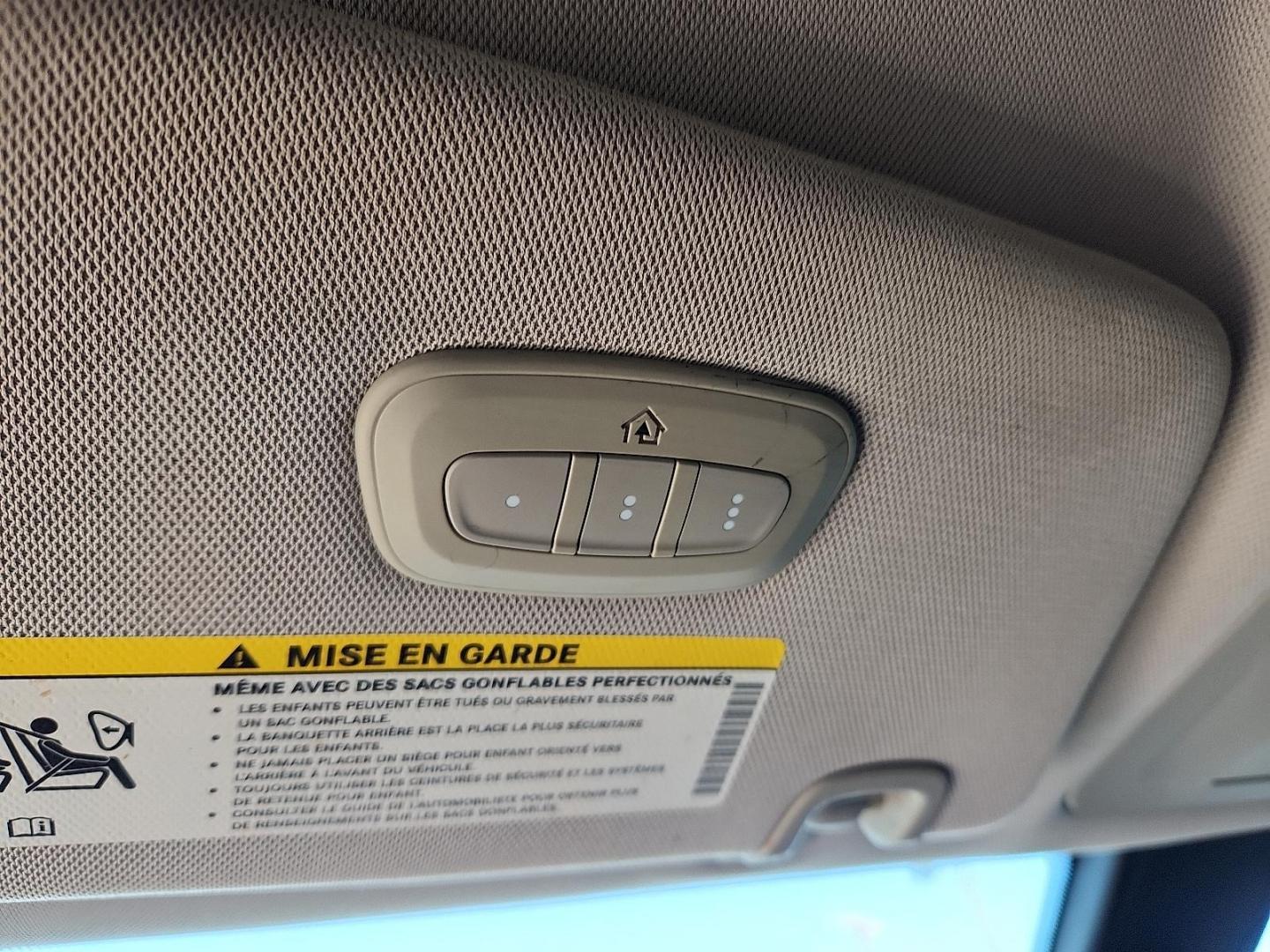 2017 BLACK Chrysler Pacifica Touring-L (2C4RC1BG1HR) with an Pentastar 3.6L V-6 DOHC, variable valve control, regular unleaded, engine with 287HP engine, located at 4711 Ave Q, Lubbock, TX, 79412, (806) 687-2362, 33.551304, -101.855293 - Photo#19