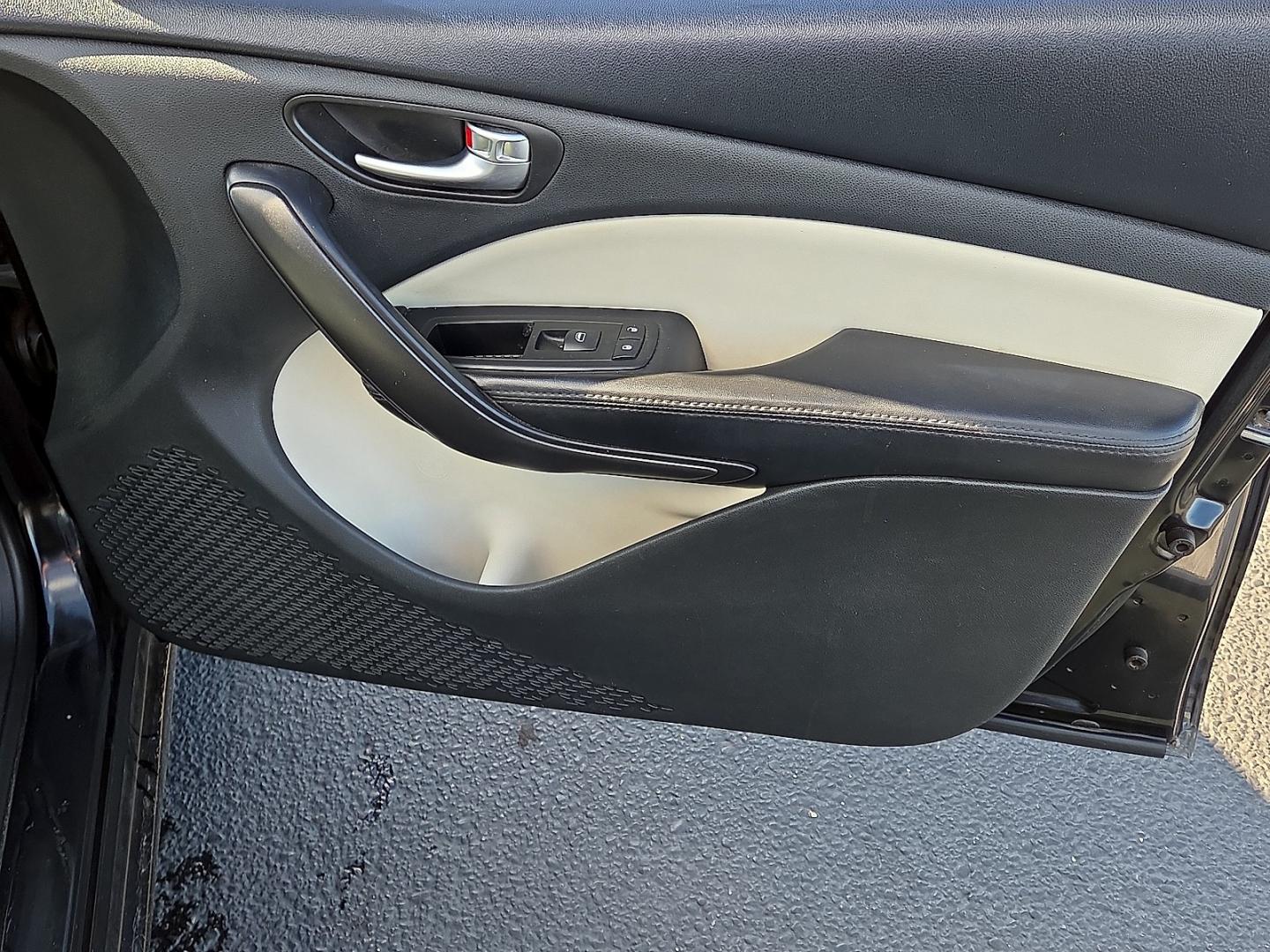 2014 Pitch Black Clearcoat - PX8 /Ceramic White/Black - XW Dodge Dart Limited (1C3CDFCB6ED) with an MultiAir 2.4L I-4 variable valve control, regular gasoline, engine with 184HP engine, located at 4711 Ave Q, Lubbock, TX, 79412, (806) 687-2362, 33.551304, -101.855293- Photo#10