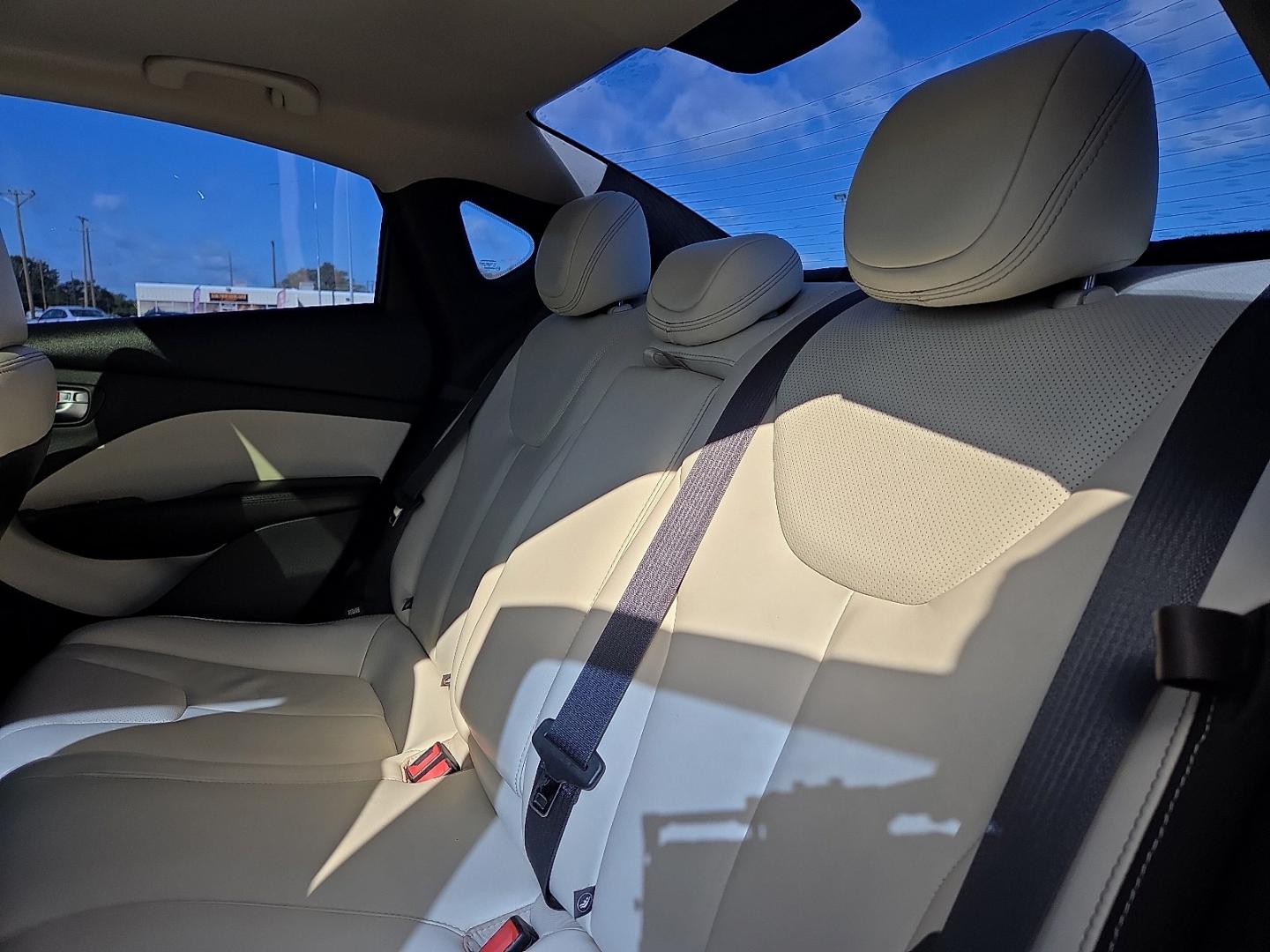 2014 Pitch Black Clearcoat - PX8 /Ceramic White/Black - XW Dodge Dart Limited (1C3CDFCB6ED) with an MultiAir 2.4L I-4 variable valve control, regular gasoline, engine with 184HP engine, located at 4711 Ave Q, Lubbock, TX, 79412, (806) 687-2362, 33.551304, -101.855293- Photo#18