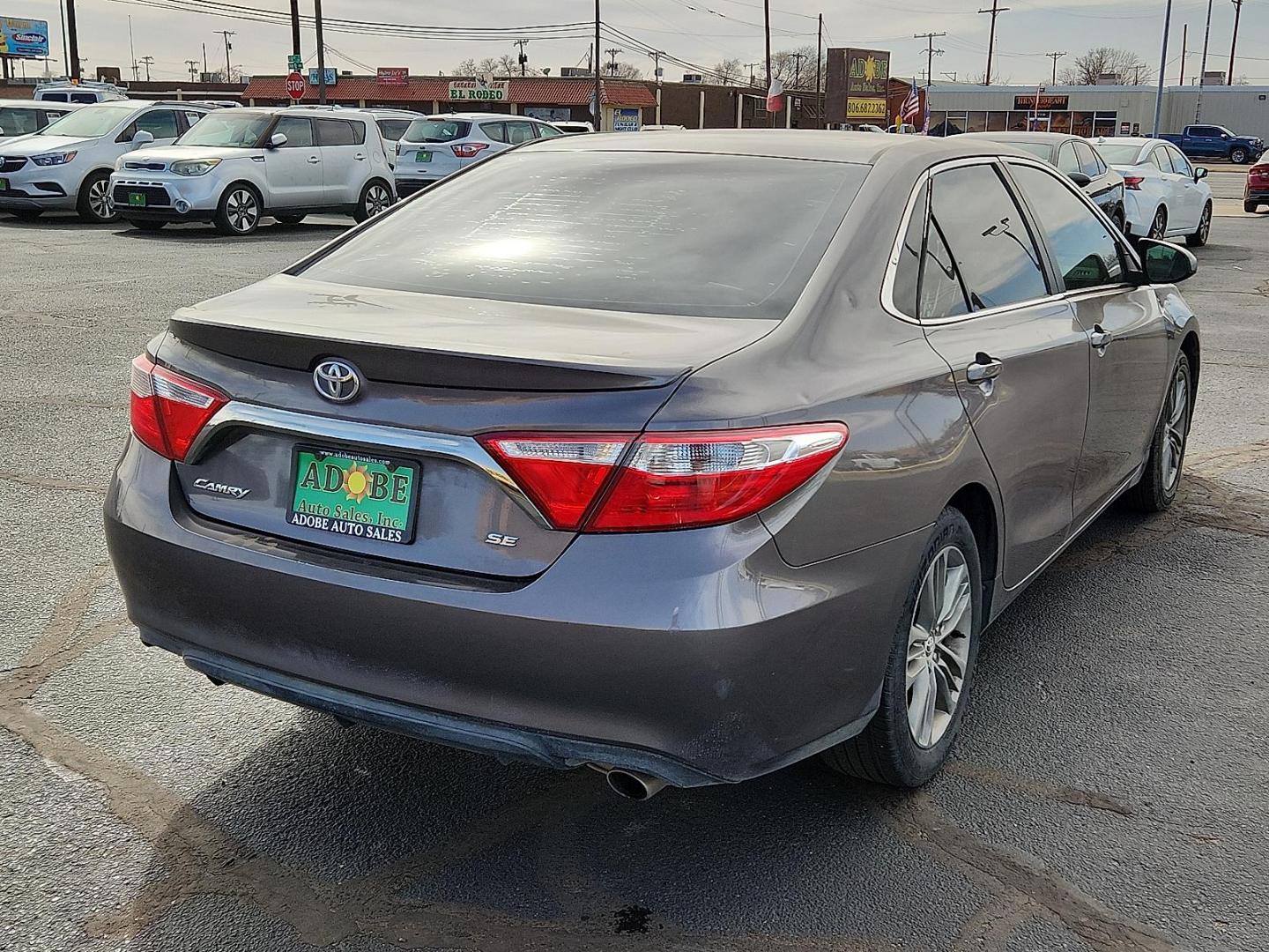 2016 GRAY Toyota Camry XLE (4T1BF1FK0GU) with an 2.5L I-4 DOHC, variable valve control, regular unleaded, engine with 178HP engine, located at 4711 Ave Q, Lubbock, TX, 79412, (806) 687-2362, 33.551304, -101.855293 - Photo#3