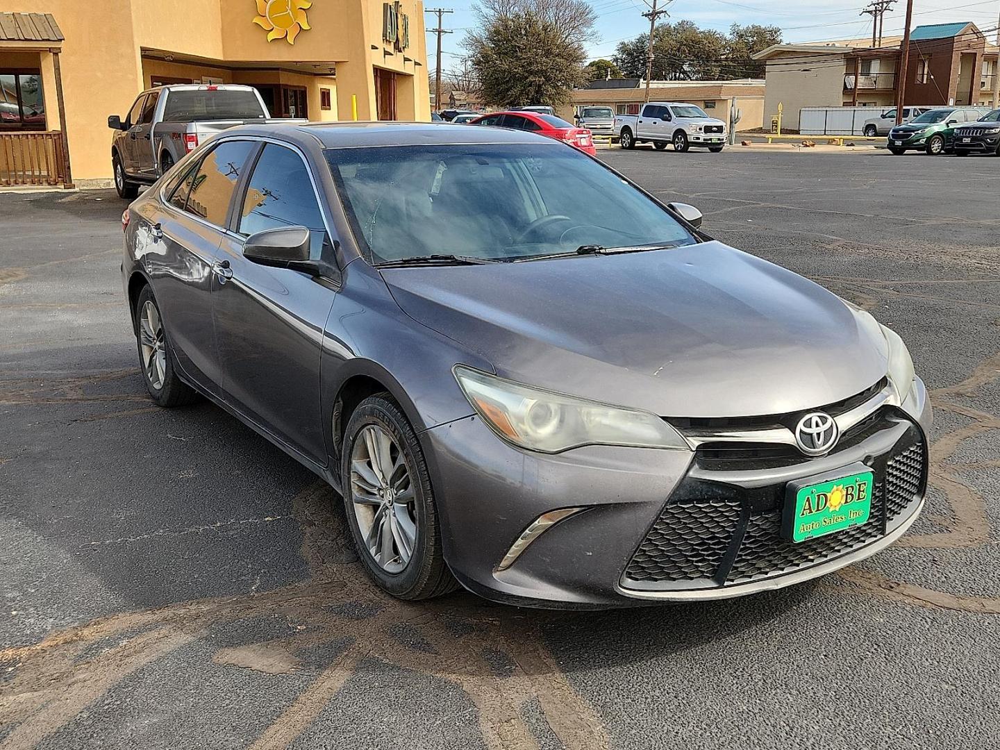 2016 GRAY Toyota Camry XLE (4T1BF1FK0GU) with an 2.5L I-4 DOHC, variable valve control, regular unleaded, engine with 178HP engine, located at 4711 Ave Q, Lubbock, TX, 79412, (806) 687-2362, 33.551304, -101.855293 - Photo#5