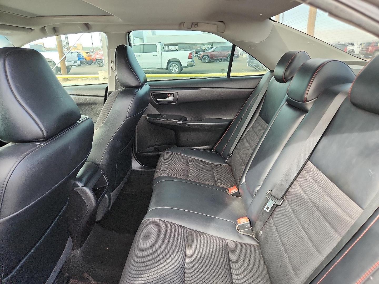 2016 GRAY Toyota Camry XLE (4T1BF1FK0GU) with an 2.5L I-4 DOHC, variable valve control, regular unleaded, engine with 178HP engine, located at 4711 Ave Q, Lubbock, TX, 79412, (806) 687-2362, 33.551304, -101.855293 - Photo#7