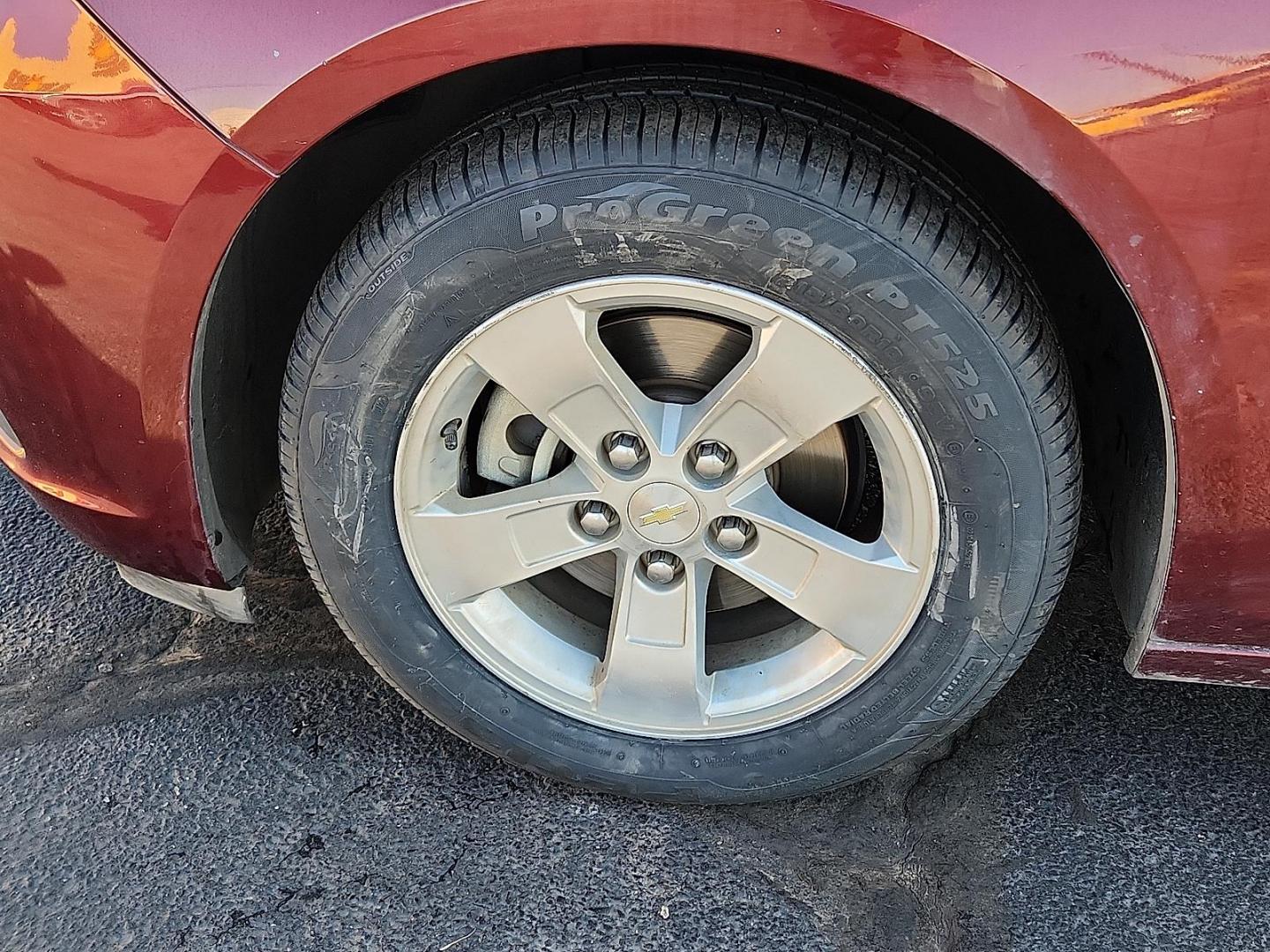 2016 RED Chevrolet Malibu Limited LT (1G11C5SA5GF) with an 2.5L I-4 gasoline direct injection, DOHC, variable valve control, regular unleaded, engine with 202HP engine, located at 4711 Ave Q, Lubbock, TX, 79412, (806) 687-2362, 33.551304, -101.855293 - Photo#6