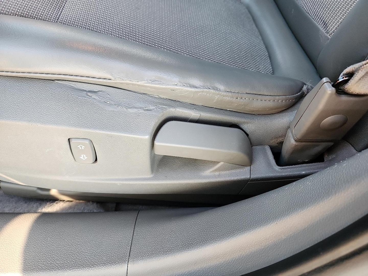 2016 RED Chevrolet Malibu Limited LT (1G11C5SA5GF) with an 2.5L I-4 gasoline direct injection, DOHC, variable valve control, regular unleaded, engine with 202HP engine, located at 4711 Ave Q, Lubbock, TX, 79412, (806) 687-2362, 33.551304, -101.855293 - Photo#11