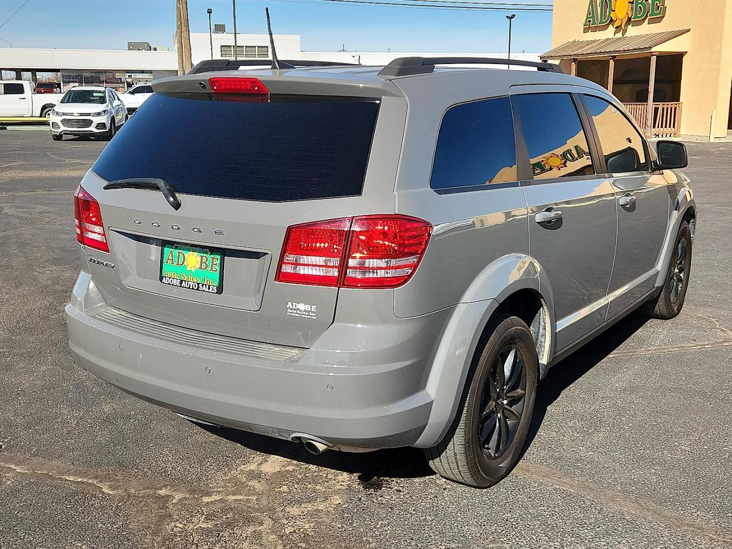 2020 GRAY Dodge Journey SE Value (3C4PDCAB3LT) with an Tigershark MultiAir 2.4L I-4 DOHC, VVT variable valve control, regular unleaded, engine with 173HP engine, located at 4711 Ave Q, Lubbock, TX, 79412, (806) 687-2362, 33.551304, -101.855293 - Photo#3
