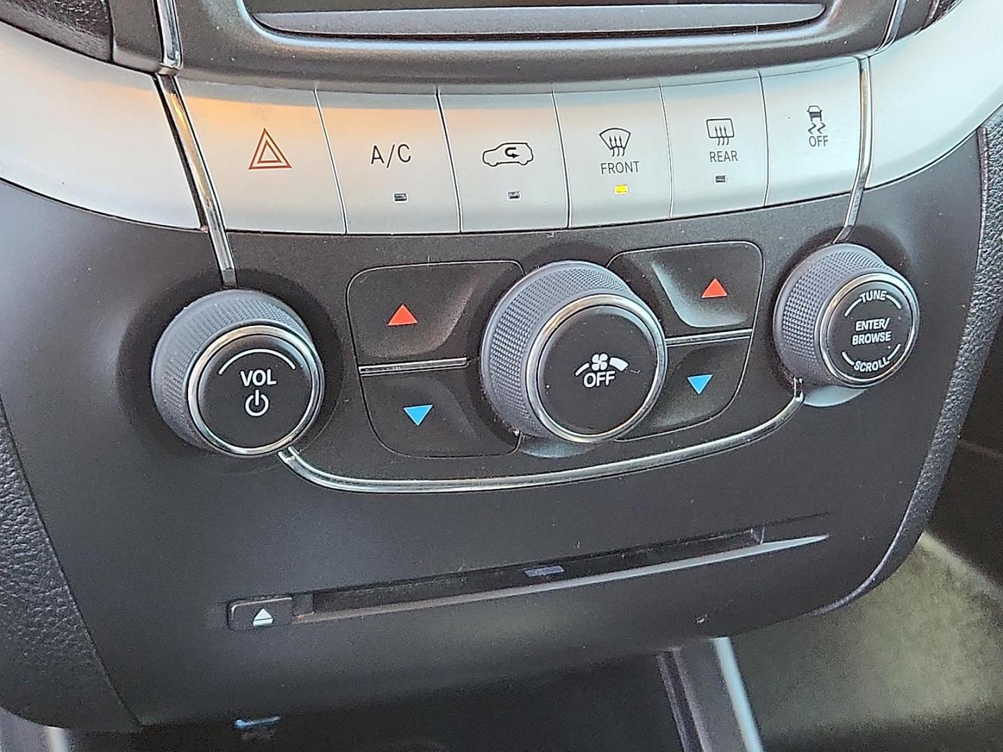 2020 GRAY Dodge Journey SE Value (3C4PDCAB3LT) with an Tigershark MultiAir 2.4L I-4 DOHC, VVT variable valve control, regular unleaded, engine with 173HP engine, located at 4711 Ave Q, Lubbock, TX, 79412, (806) 687-2362, 33.551304, -101.855293 - Photo#14