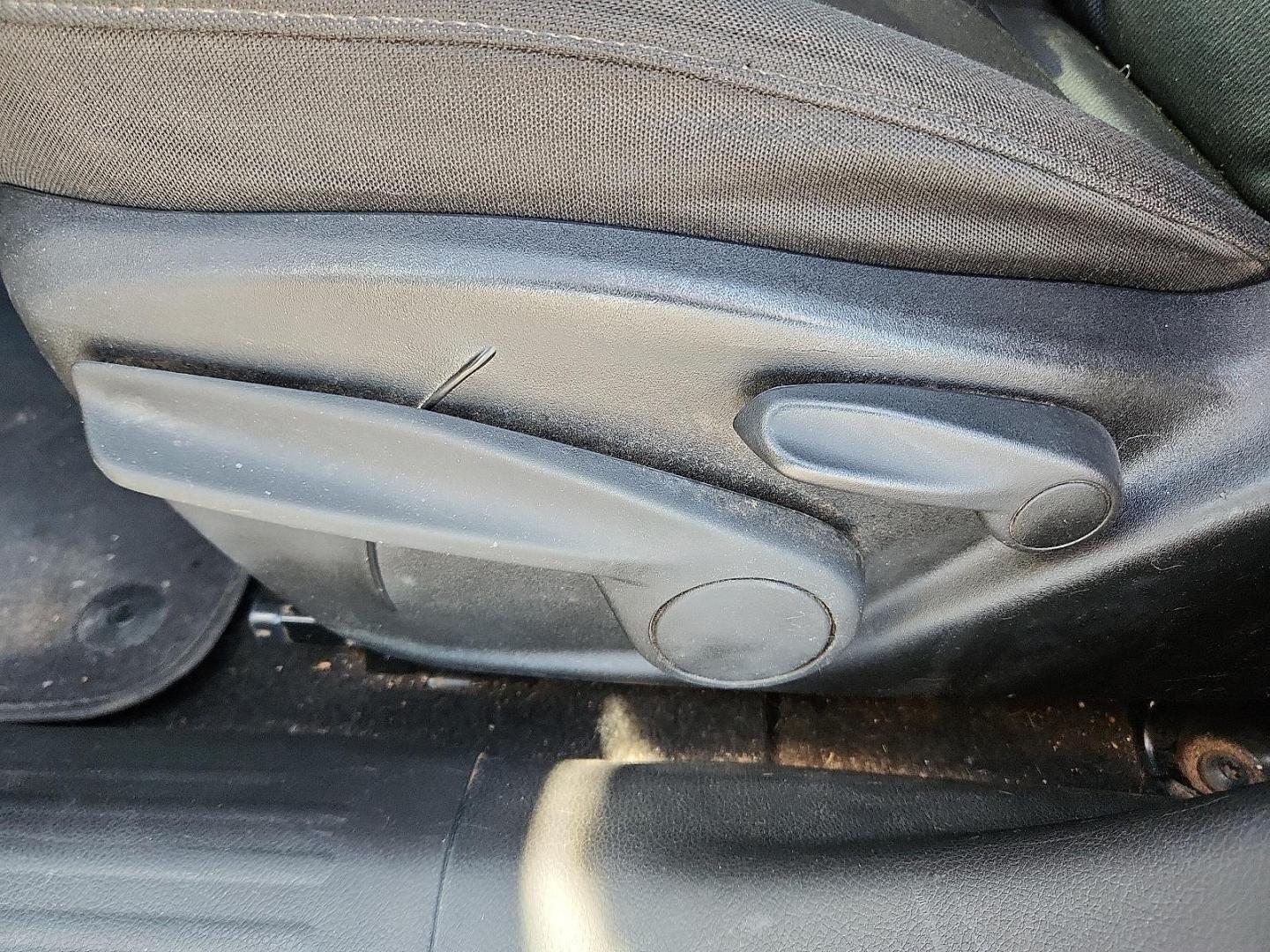 2017 GRAY Jeep Renegade Sport FWD (ZACCJAAH9HP) with an MultiAir 1.4L I-4 variable valve control, intercooled turbo, premium unleaded, engine with 160HP engine, located at 4711 Ave Q, Lubbock, TX, 79412, (806) 687-2362, 33.551304, -101.855293 - Photo#10