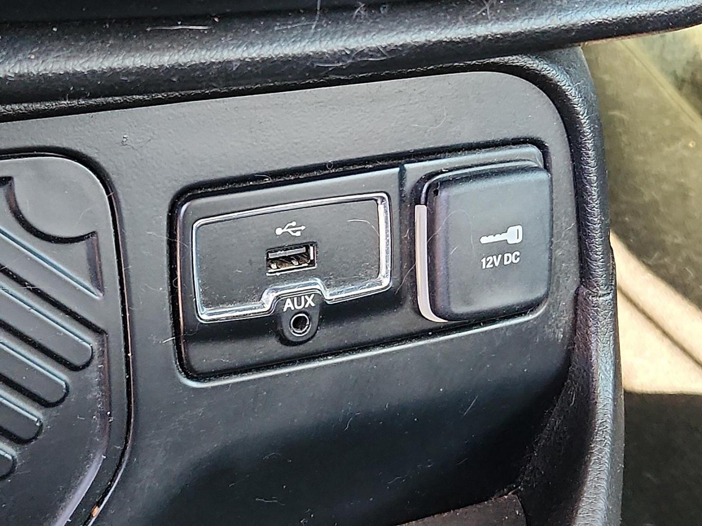 2017 GRAY Jeep Renegade Sport FWD (ZACCJAAH9HP) with an MultiAir 1.4L I-4 variable valve control, intercooled turbo, premium unleaded, engine with 160HP engine, located at 4711 Ave Q, Lubbock, TX, 79412, (806) 687-2362, 33.551304, -101.855293 - Photo#13