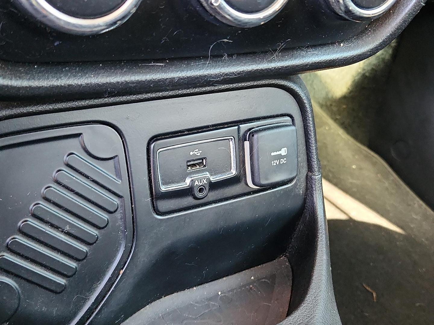 2017 GRAY Jeep Renegade Sport FWD (ZACCJAAH9HP) with an MultiAir 1.4L I-4 variable valve control, intercooled turbo, premium unleaded, engine with 160HP engine, located at 4711 Ave Q, Lubbock, TX, 79412, (806) 687-2362, 33.551304, -101.855293 - Photo#19