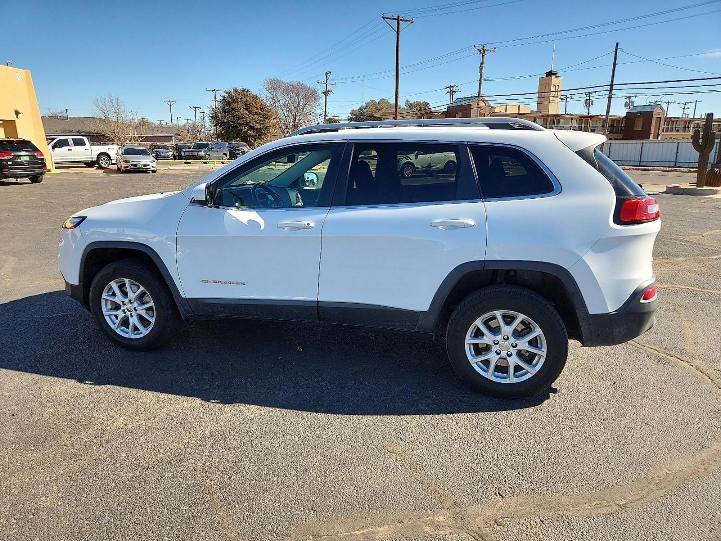 2014 WHITE Jeep Cherokee Latitude (1C4PJMCS9EW) with an Pentastar 3.2L V-6 DOHC, regular unleaded, engine with 271HP engine, located at 4711 Ave Q, Lubbock, TX, 79412, (806) 687-2362, 33.551304, -101.855293 - Photo#1