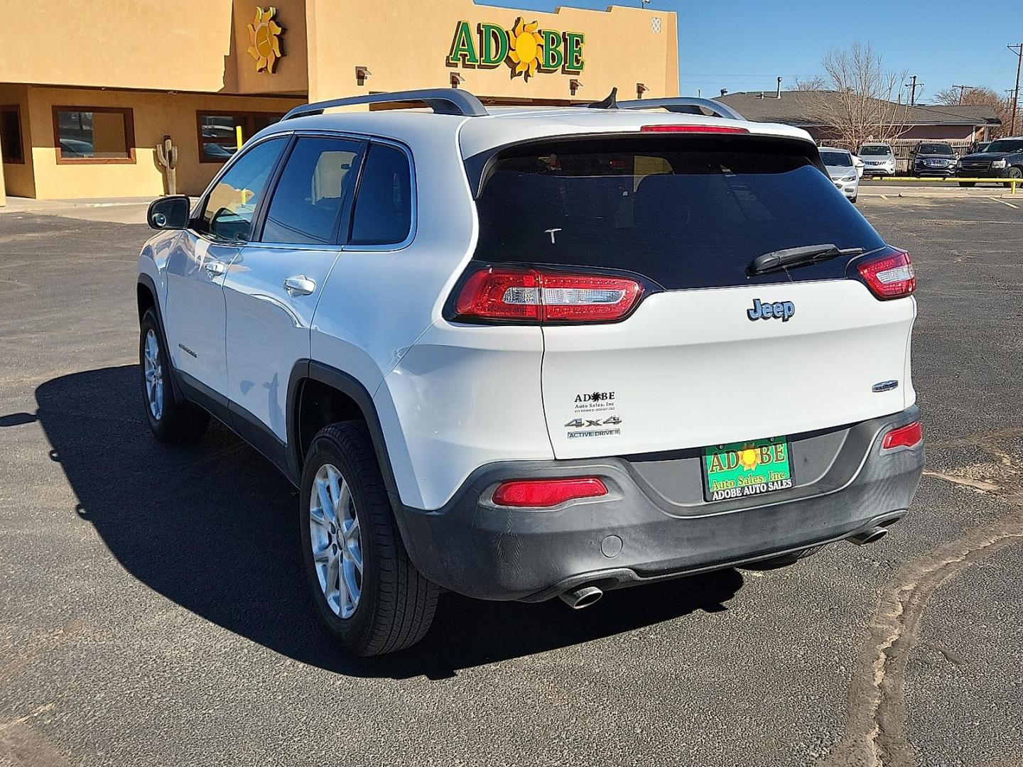 2014 WHITE Jeep Cherokee Latitude (1C4PJMCS9EW) with an Pentastar 3.2L V-6 DOHC, regular unleaded, engine with 271HP engine, located at 4711 Ave Q, Lubbock, TX, 79412, (806) 687-2362, 33.551304, -101.855293 - Photo#2