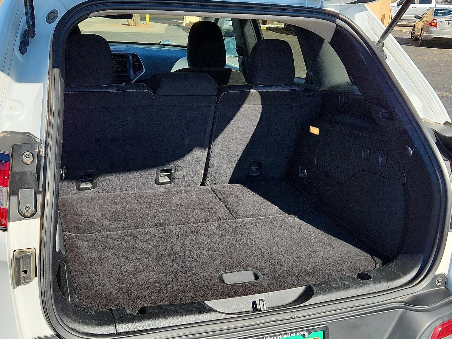 2014 WHITE Jeep Cherokee Latitude (1C4PJMCS9EW) with an Pentastar 3.2L V-6 DOHC, regular unleaded, engine with 271HP engine, located at 4711 Ave Q, Lubbock, TX, 79412, (806) 687-2362, 33.551304, -101.855293 - Photo#7