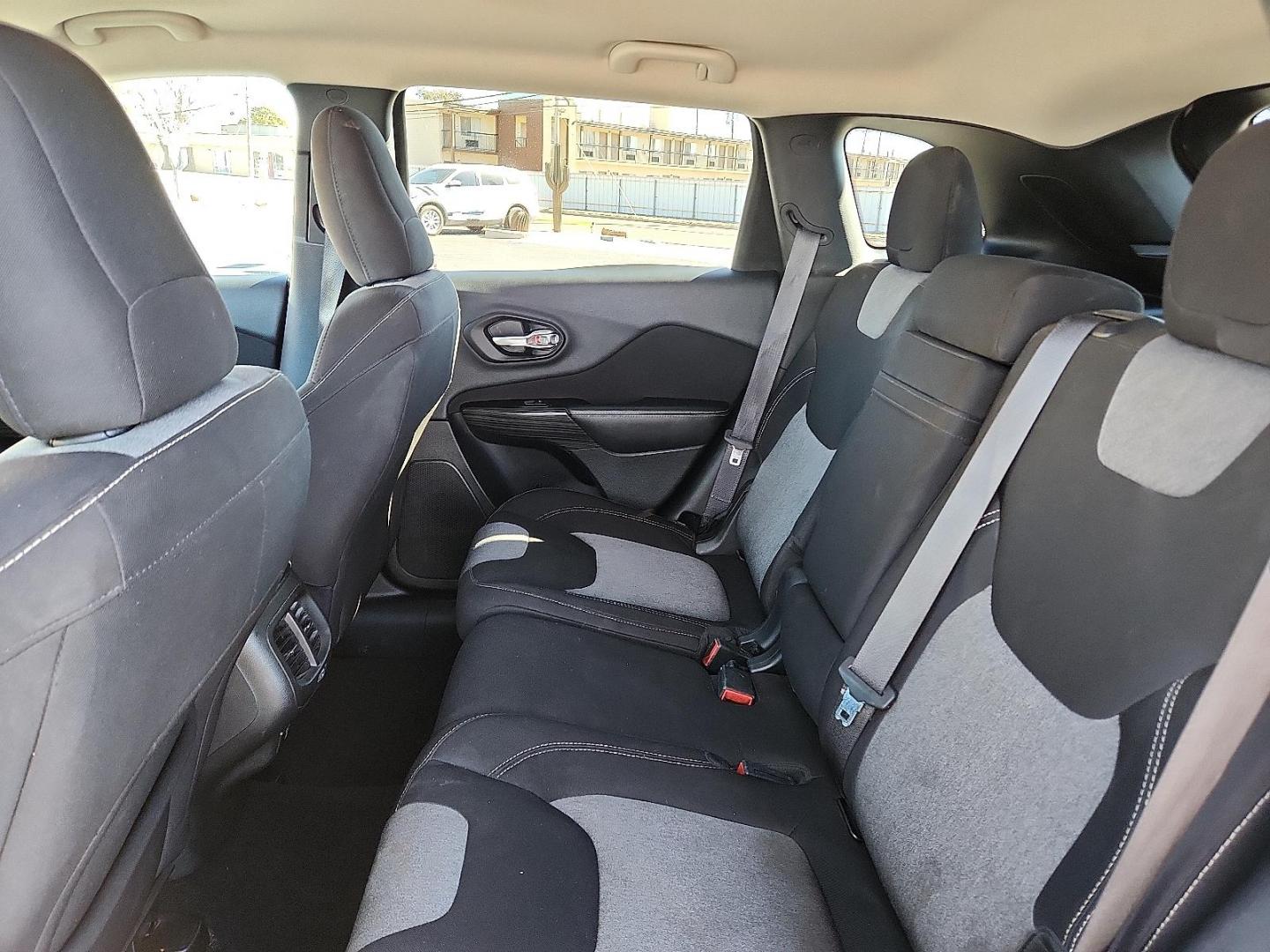 2014 WHITE Jeep Cherokee Latitude (1C4PJMCS9EW) with an Pentastar 3.2L V-6 DOHC, regular unleaded, engine with 271HP engine, located at 4711 Ave Q, Lubbock, TX, 79412, (806) 687-2362, 33.551304, -101.855293 - Photo#8