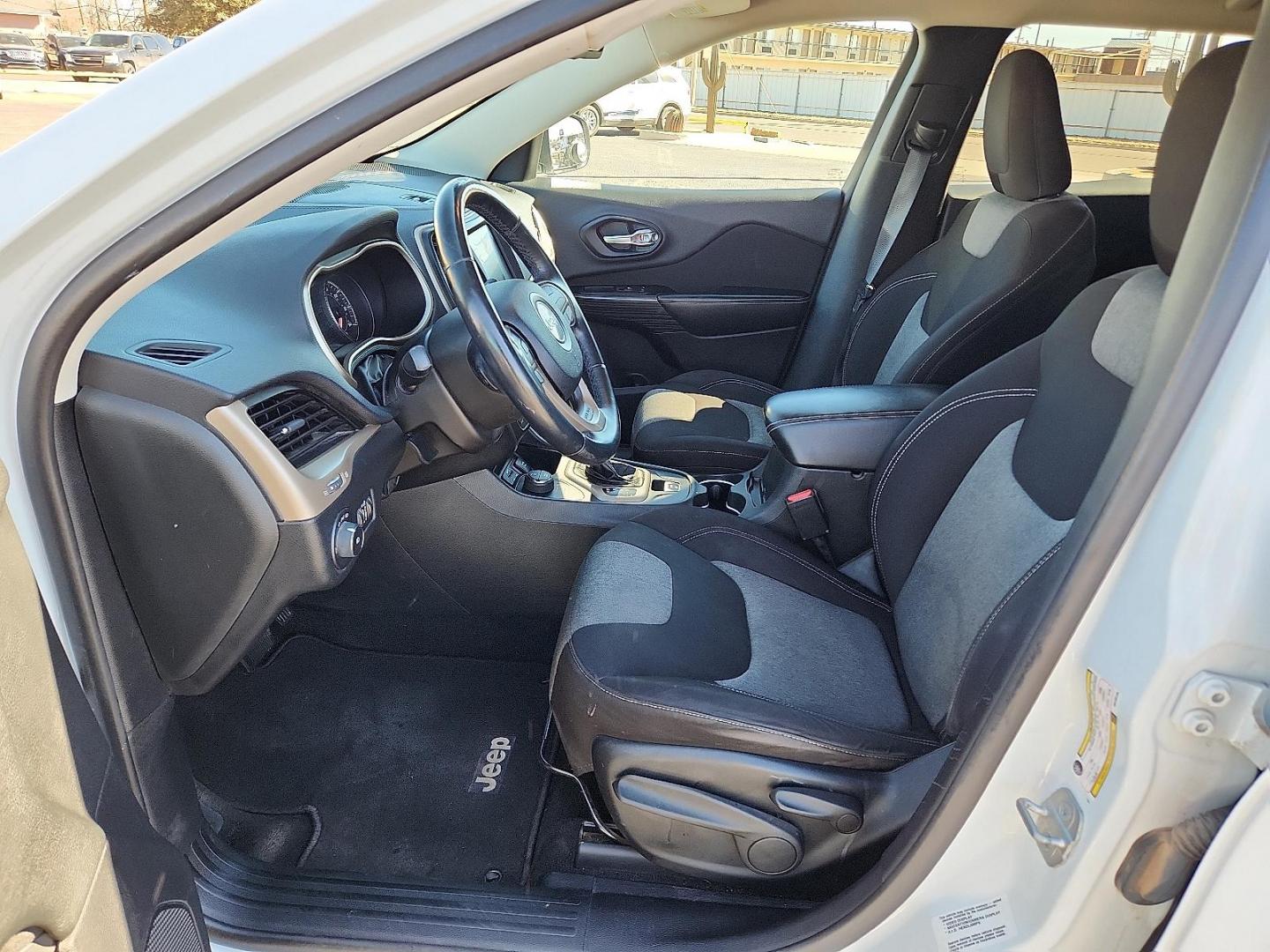 2014 WHITE Jeep Cherokee Latitude (1C4PJMCS9EW) with an Pentastar 3.2L V-6 DOHC, regular unleaded, engine with 271HP engine, located at 4711 Ave Q, Lubbock, TX, 79412, (806) 687-2362, 33.551304, -101.855293 - Photo#10