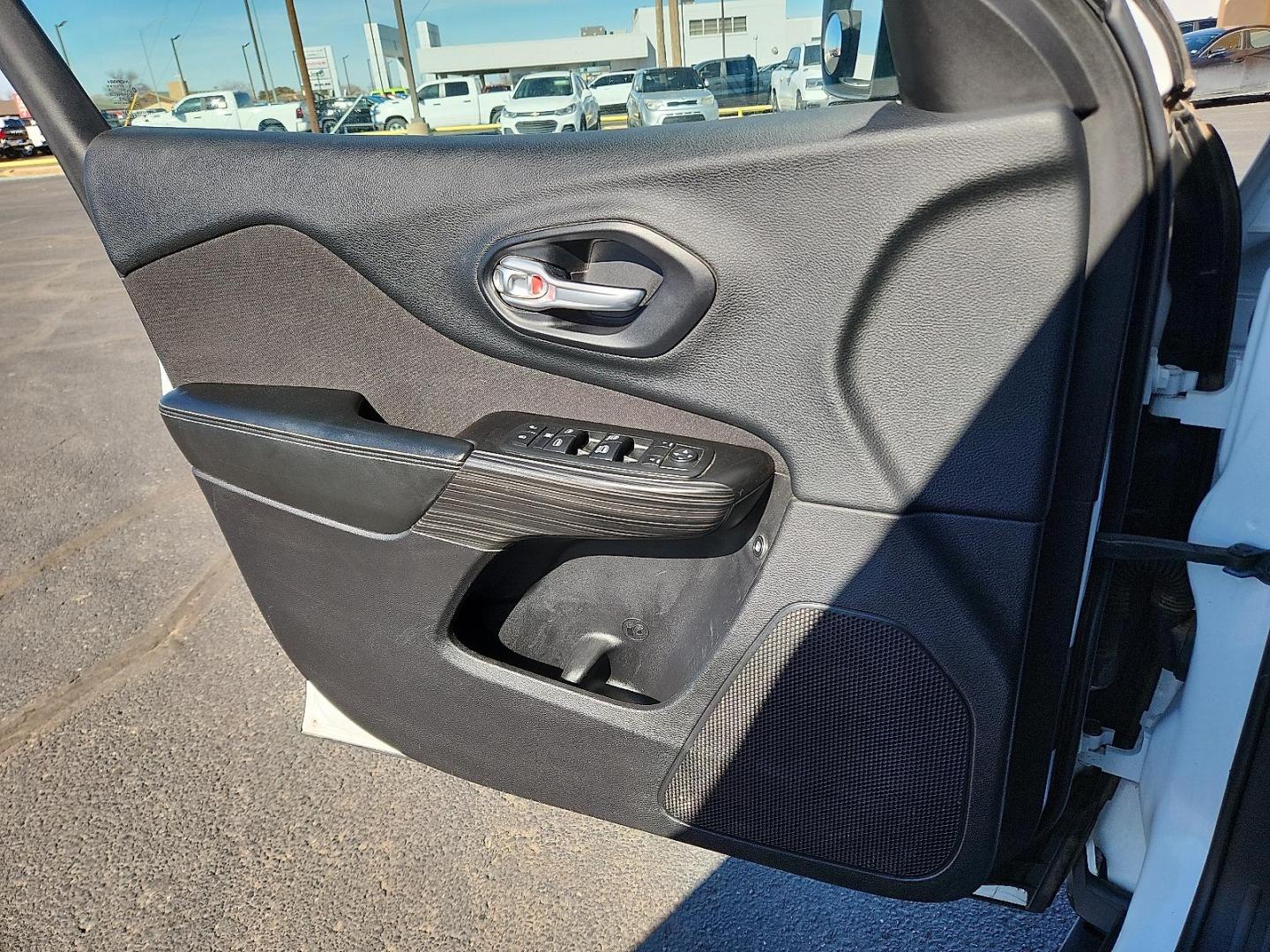 2014 WHITE Jeep Cherokee Latitude (1C4PJMCS9EW) with an Pentastar 3.2L V-6 DOHC, regular unleaded, engine with 271HP engine, located at 4711 Ave Q, Lubbock, TX, 79412, (806) 687-2362, 33.551304, -101.855293 - Photo#12